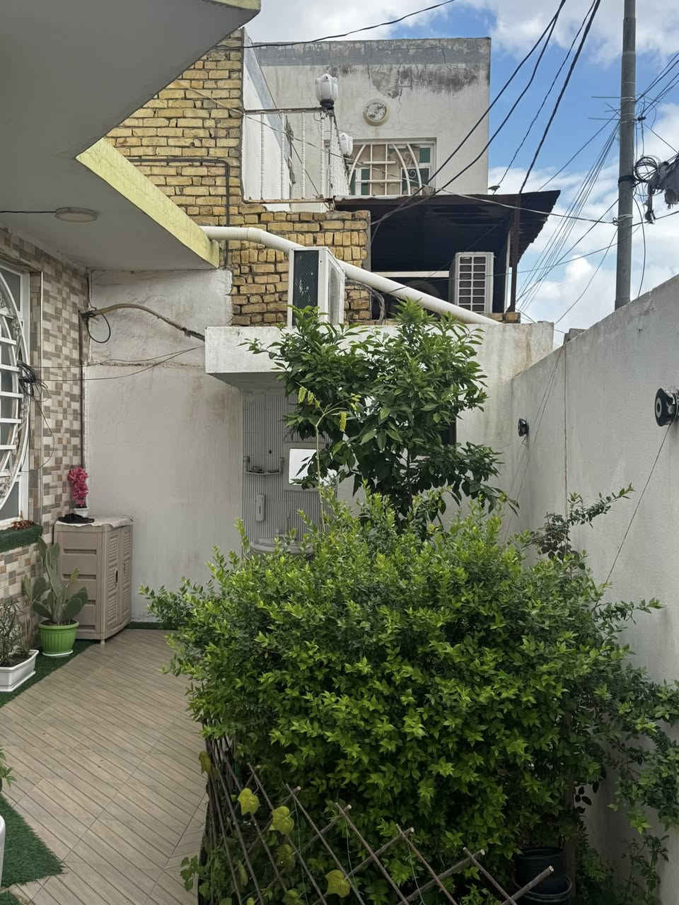 🏨🏨🏨بيت للبيع 🏨🏨🏨 

ملاحظه 🛑البيت مطلوب مبادره 71مليون 🛑

الموقع //الإسكان شارع السفير 

المساحه //200متر 
الواجهة //10متر 

يحتوي البيت على 
عدد الغرف ثلاثه استقبال صاله مطبخ حمام 🚾 

للأستفسار على 
الأرقام الضاهره وأتساب 📞

***********
***********

أو مراجعة مكتب محمد الغانمي جمهوري شارع السائدين مقابل ملعب الأتفاق الرياضي
