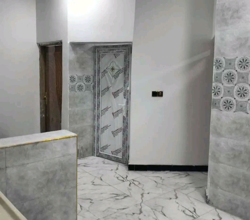 بيت للبيع 
مساحة البيت 100 متر
نوع الطابو / طابو زراعي عراقي نسخة من الطابو مع وكالة من المحكمة
نوع البناء / كونكريت مسلح بناء بلوك 
 طابق واحد
التفاصيل / غرفتين منام وهول واستقبال ومطبخ وصحيات خارجية
العنوان . البصرة .الجزيرة . باب الهوى . مقابل افران محمد 
السعر /58 مليون وبي مجال 
مراسلة خاص او واتساب فقط
***********
