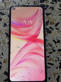 انفنكس هوت ١٠ • ١٢٨ • شاشة مفطرة