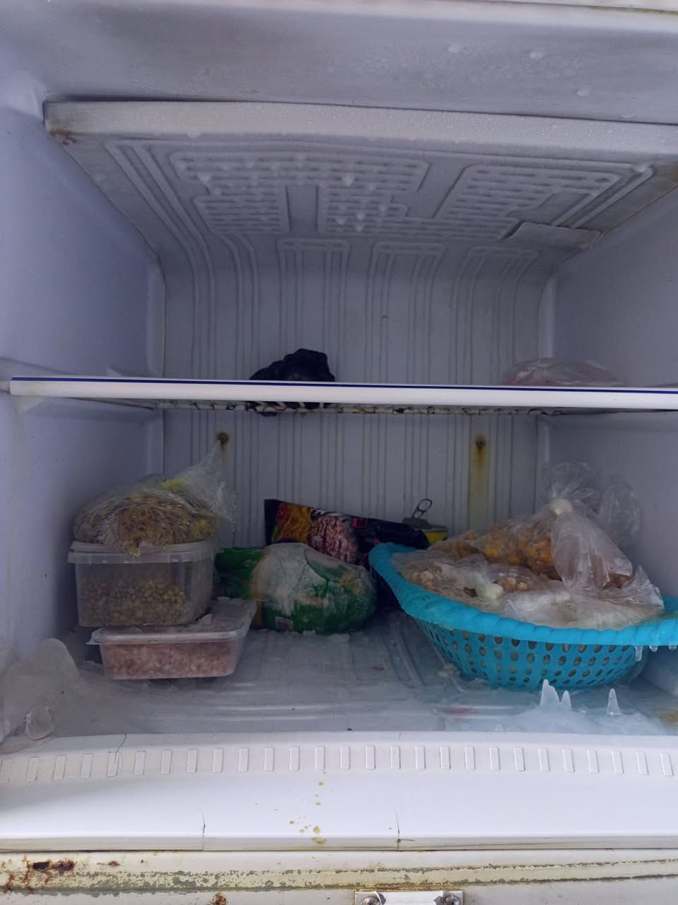 سلام عليكم ثلاجه شغاله سعرهه ميتين وبيهه مجال وسبلت شغال سعره ميتين وبي مجال 
‏‪***********‬‏ وهاذ رقم المكان بغداد البلاديات
