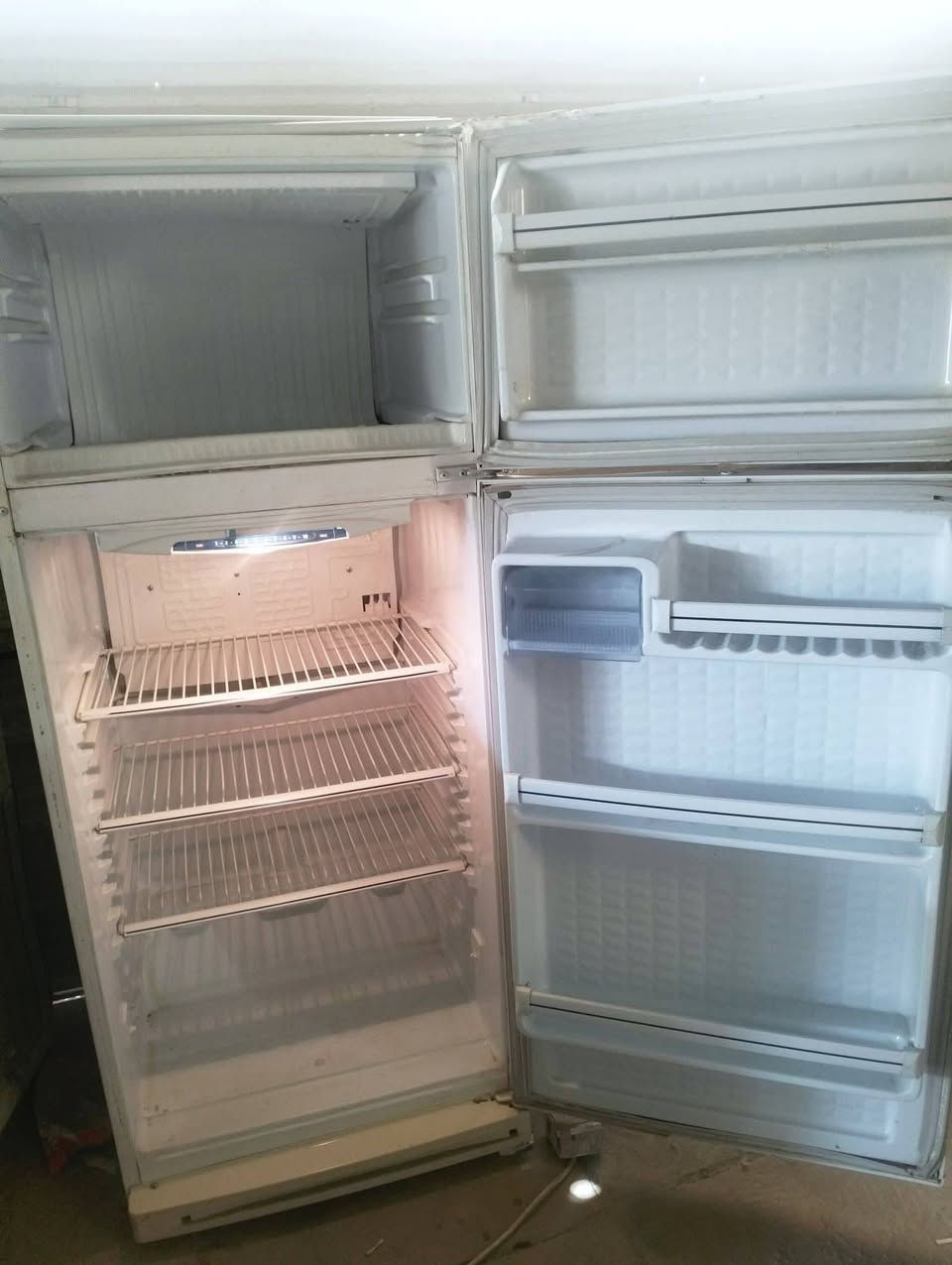 ثلاجة نوع كونكورد الاصلي ماطور بانسونك ماليزي 
شرط الشغل مع ضمان شهر حجم 24 جبيرة 
مكاني ناصرية مركز *********** واتساب
