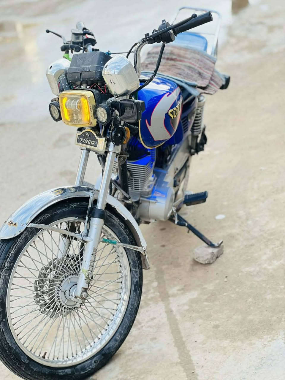 السلام عليكم دراجة تايكر موديل 23 للبيع اي نقص ما بيها شرط هندر واحد الدراجة خير من الله نشطة بيه ورقة كارتونية فقط السعر 500 وبيها مجال مكاني ديالى دلعباس للاستفسار ***********
