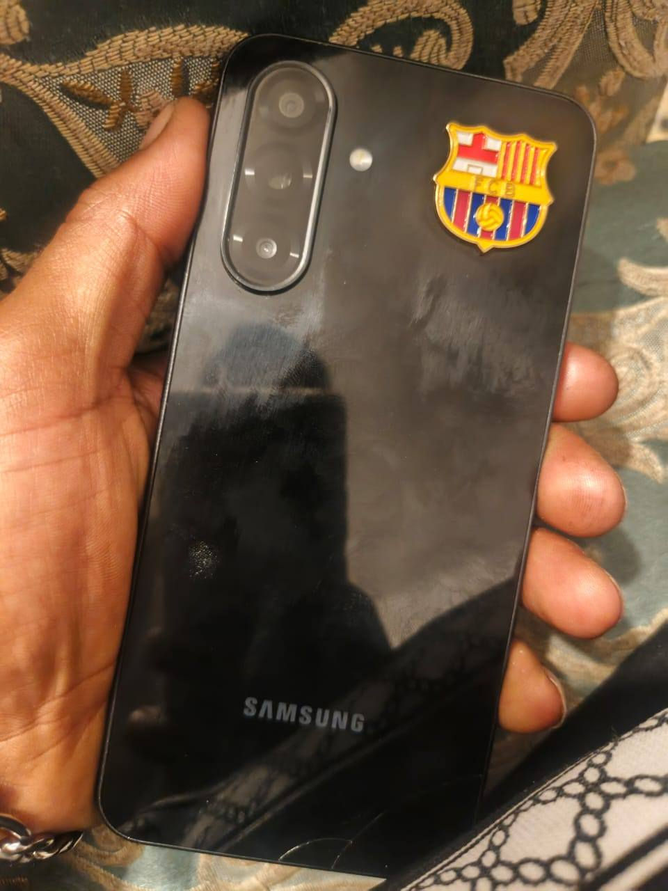 سلام عليكم ركز عيني سامسونك اي 26.. 5g جهاز غني عن التعريف كامل موصافات الجهاز السماعه مال تصال عاطله بس يعني المايك يشتغل ويخابر  شحن تايبسي  جهاز مرتب وسلس شاشه 120هرتز للبيع  175 بي مجال بصيط عنواني سبع قصور.. الجهاز انطيك بي ضمان ***********
