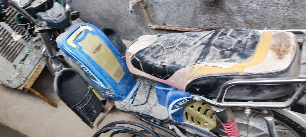 ماطور شحن شغال بس نقص بطاريات
السعر 100الف
***********
