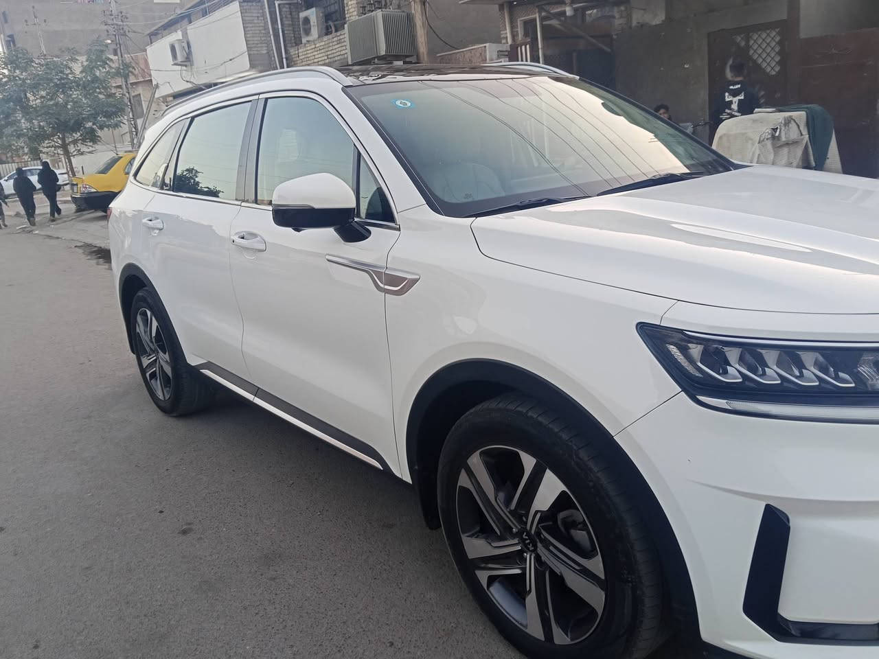 السلام عليكم سورنتو 21 خليجي فول مواصفات واحد ع واحد 4 كامرات بنوراما كير ماوس 6 سلندر كشن كهرباء تدفئة تبريد ماشية 79 باسمي تحويل ثاني يوم بسها طخة بسيطة بالتكمة اليمنة وموجودة صورة قبل الحادث مكان السيارة بغداد الجديدة وهذا رقمي *********** السعر 268 وبيها مجال بسيط جدا
