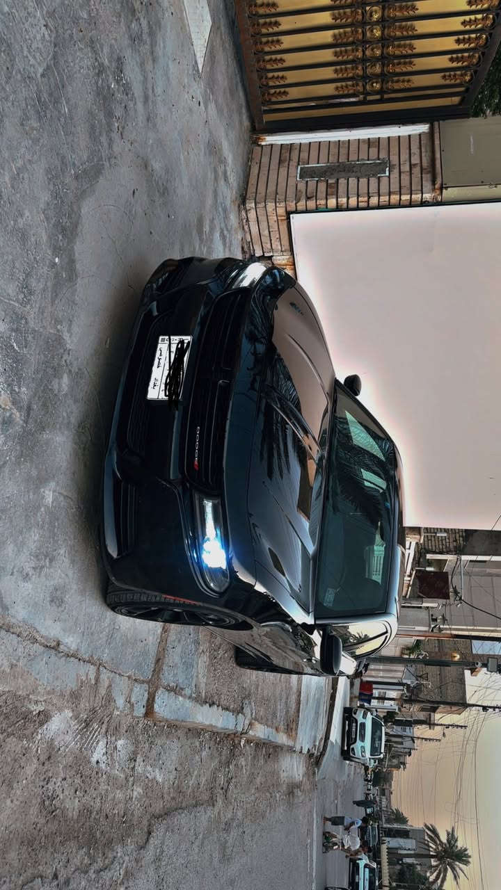 للبيع 
جارجر بلاك توب مواصفات ال sxt المعروفة 
موديل 2019 ممشة 40 الف ميل 
رقمهة بغداد باسمي 
السيارة جاهزة ومابيهة اي نقص وعلى ايدي استيرادها وجنيهة 
حادثهة كلش بسيط وماطاك بيهة ولا ايرباك كل الايرياكات سليمة و كما موضح بالصورة بين الباب وبين الجاملغ اني ابيعلك قطعتين 
ويل حجم 20 بلادي اسود 
وبقية مواصفات ال sxt  كلهة معروفة 
مكان السيارة بغداد 
السعر 23،000 وبيهة مجال حك الجية 
رقم الهاتف ***********
