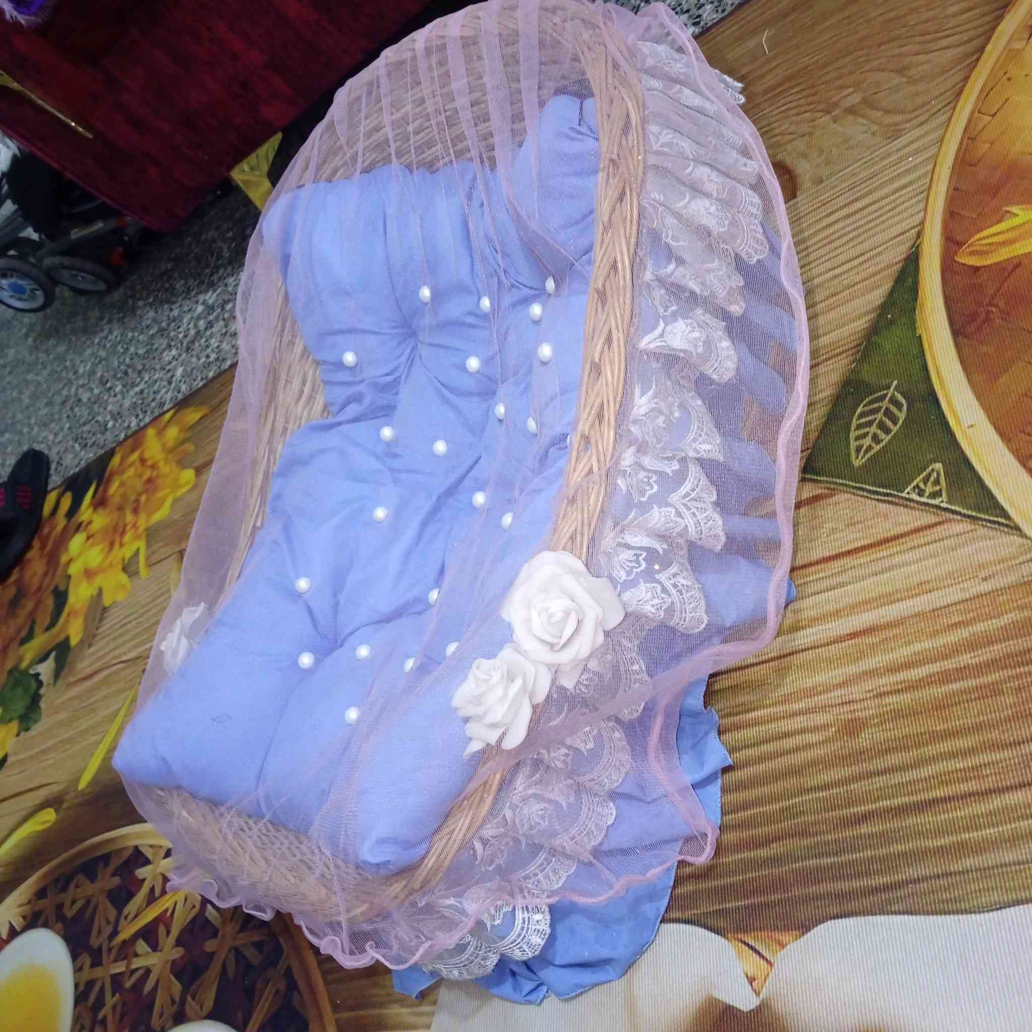 سلام عليكم اغراض اطفال كلش نظيفات مابيهن اي ضرر كلمن وسعره للتواصل ع رقم ***********
