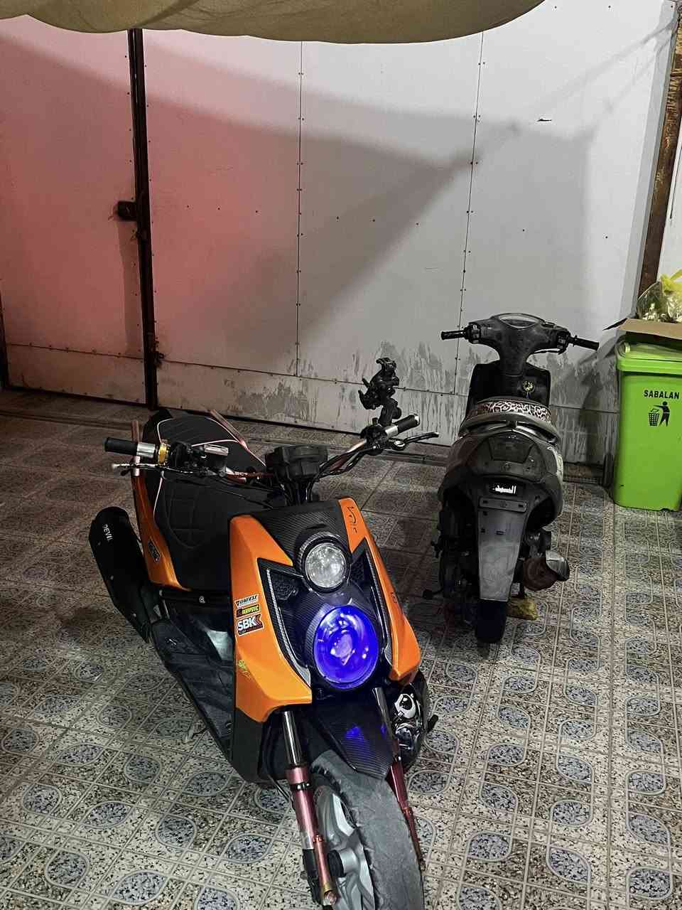 السلام عليكم للبيع أو مراوس 
سكنس جبلي دراجه مزوده عل آخر 
مكينه ٥٨.٥مفتوحه 
١ستيرن رياضي
٢دبل امامي DY
٣صينيه وفج رياضي 
دبل خلفي رياضي 
قبق عنبار 
قبق فلاوين 
قطره دهن 
أصابع كوسو 
كلجات رياضي 
صفحى كلج رياضي 
بكلايت  R6
سبايدر  
فراك بريك 
هـ***********واتساب فقط
