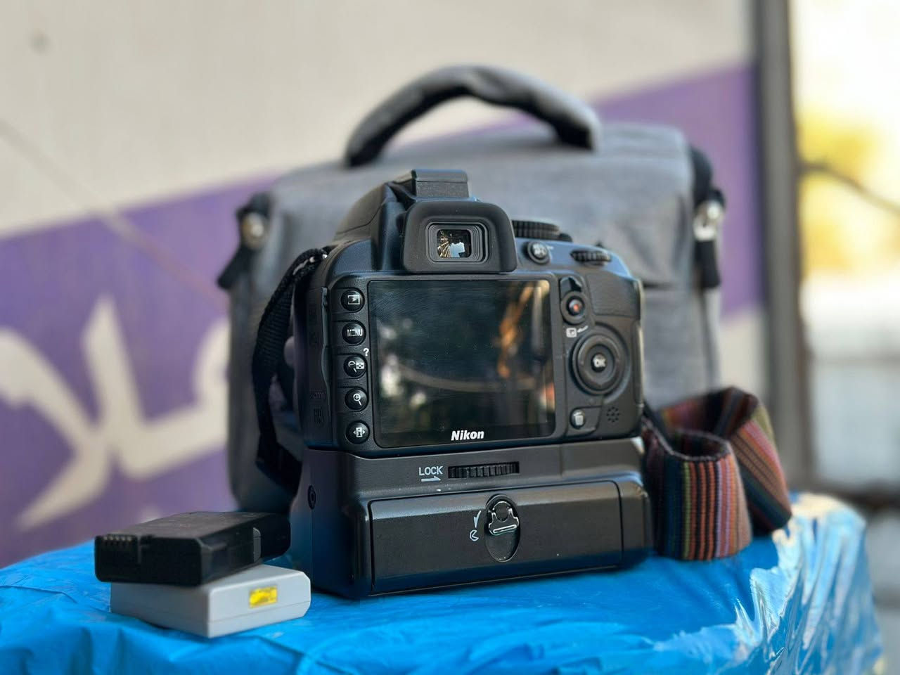 كاميرا نيكون d3100 
D3100
18-55
شاحنه حزام رام 
كراب وبطاريات 2 وجنطه سعره ٢٧٥  وهاذ الرقم  ***********
