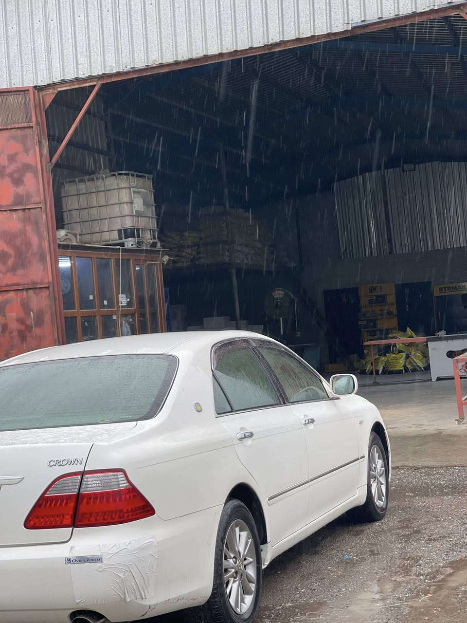 شاھینە ٢٠٠٨ بڕاوە
١٨٠ گێڕ گەورەی مەکینە بچوک 

بەسمە ڕەساسی 

٣ دووگمە

جامی پێش و دواوەی ھەڵگیراوە

برێک بەستراوە 

سەقف شوشەیی 

دەعامی بۆ دەعامی ھیچی پێوە نییە

تەبرید ساردو گەرمی بەشەرت

سەیارەکە ھی ماڵانە نمونەیە لە جوانی 

شوێن حاجیاوا

نرخی ٥٨$ معامەلە 

***********
