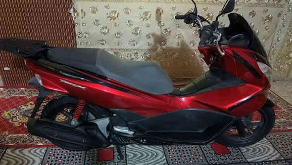 السلام عليك
pcx جيل الثاني  jf
محرك. 125.مواصفات. 150
ياباني. ماشيه.. 21 ..الف..حرف..A..
مكفوله.. مكينه.. وكفر..كفاله عامه..بلادي..
تدفئه يدات..منفذ. شحن..
بيه ملاحضات بسيطه وموضحهن بالصور
حساس ازدحام يشتغل ومرات يشكل
ستان حساس شغال ..العنوان ..بغداد ..حي اور..
/***********/.السعر خاص..
