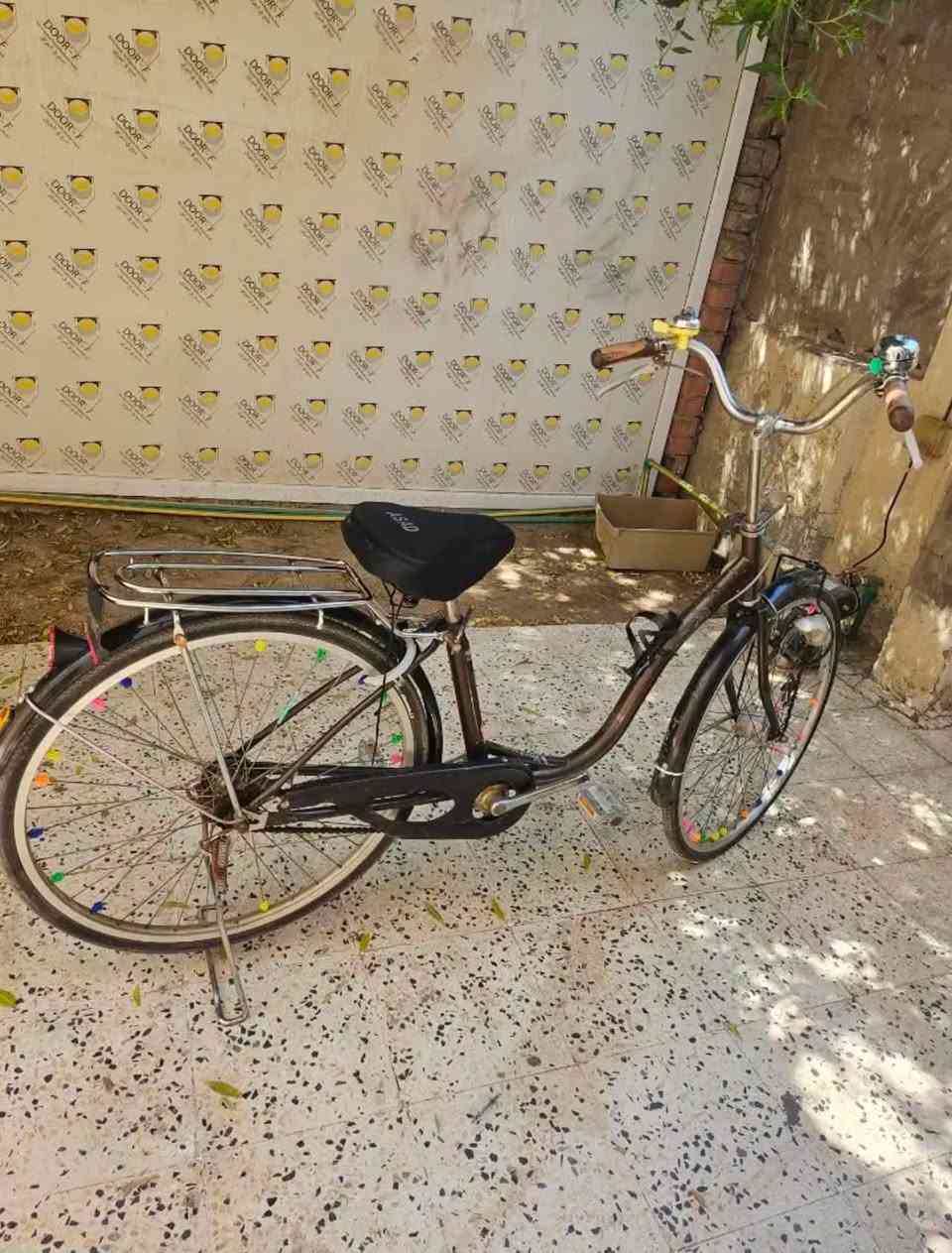 بايسكل بطه حجم 26 جديد مختم حاويه مستخدم اسبوع فقط اول استخدام
تايرات جديده 
حساس 
سله وستاند وستيرن ستانستيل 
قفل بلادي مع مفتاح 
لايت امامي 
لون ثلاث طبقات مشذر 

سعره 95 الف بي مجال بسيط حك الجيه مكاني ديالى بعقوبه 
للتواصل خاص او واتساب ***********
