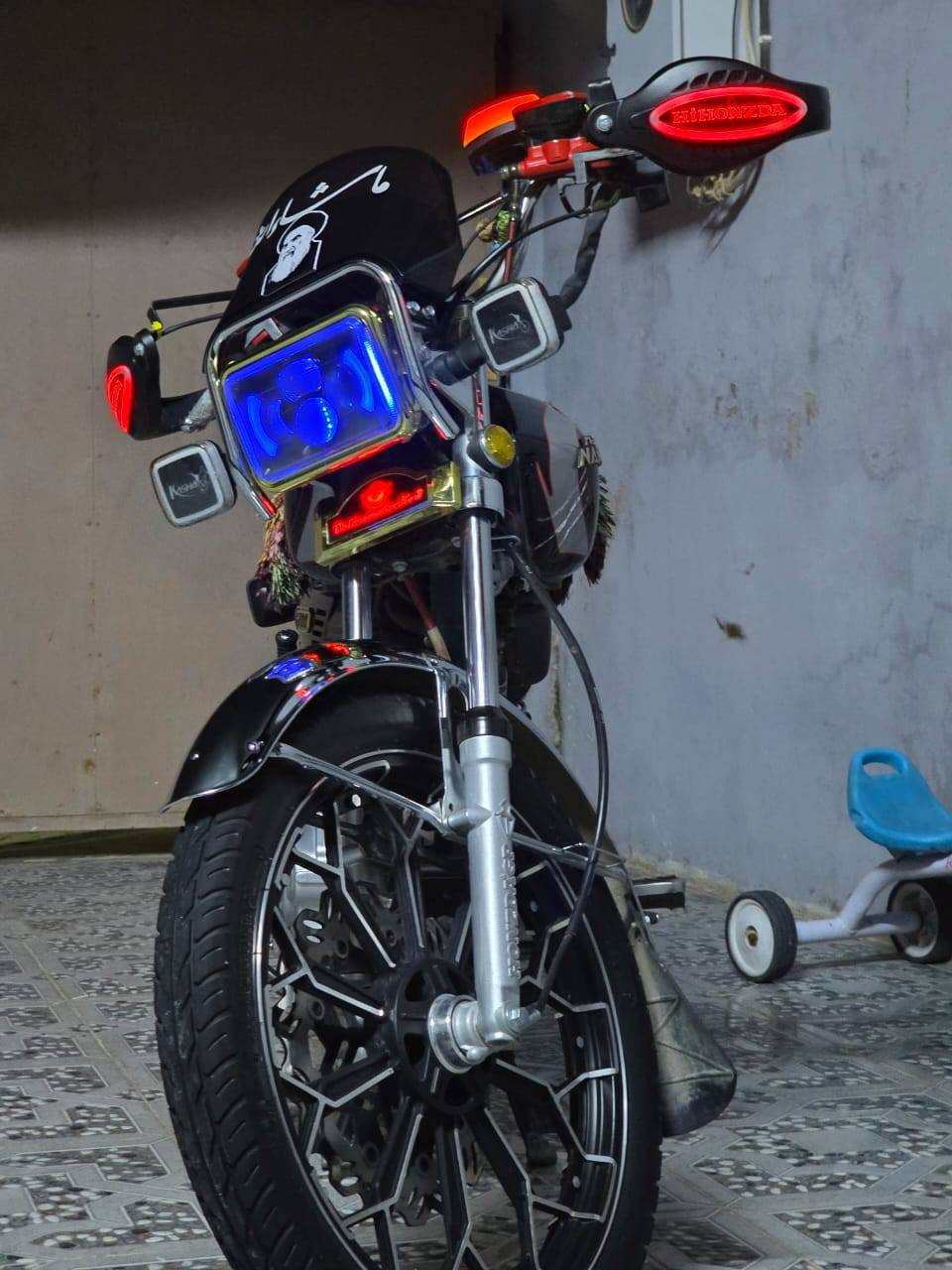 دراجه للبيع ماكينه 250 سعر المطلوب 775 اتصل على هاي الرقم***********
