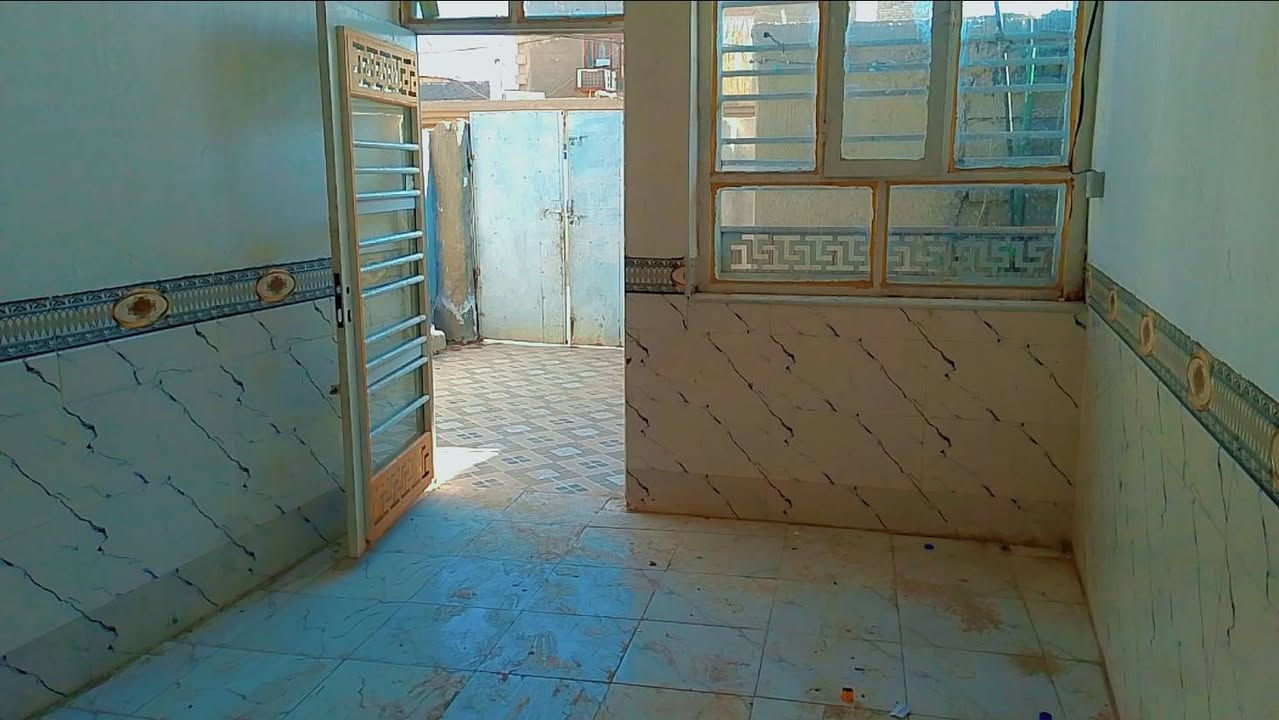 بيت للايجار مساحته 👈 100م
( غرفه ___ هول ___ مطبخ ___ استقبال ___ صحيات ___ ممر ___ السقف صب كونكريت ___ الارضية سيراميك ) 

#الخدمات 👇
1 كيبل ضوئي انترنت ✅ 
2 مي بدون ماطور ✅ 
3 مولد ذهبي ✅ 
4 الارضية سيراميك ✅ 
5 السقف صب كونكريت ✅ 
6 استلام مباشر ✅ 
7 عرض الشارع 7م ✅
8 ثالث بيت ع شارع التبليط الرئيسي مال المنطقه ✅ 

سعر الإيجار 👈 ( 150 الف ) 
#للاستفسار__مراسله__الصفحه
