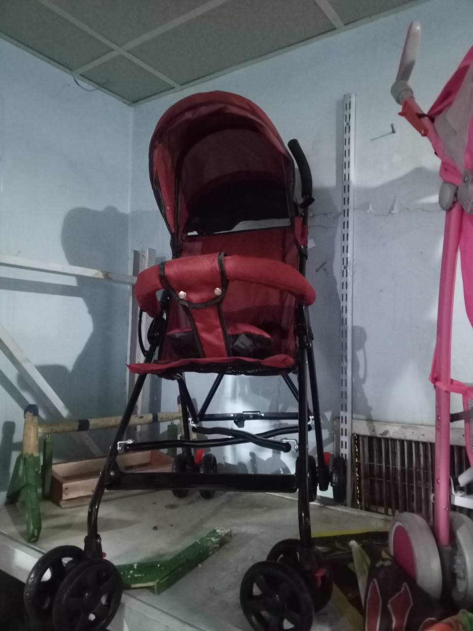 عرباين اطفال اكثر من 20نوع لمعرفه السعر او الاستفسار التواصل واتساب*********** 
او الاتصال على ***********‬‏
متوفر توصيل عنوان المحل بغداد سوق الشرطه الرابعه مقابيل خياطه ابو وسام
