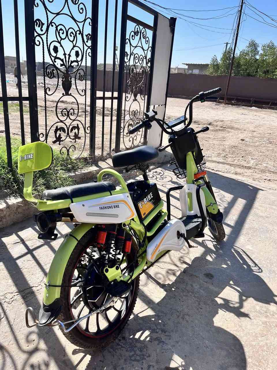 سلام عليكم 
دراجه شحن للبيع
موديل٢٠٢٥
قبل شهرين طلعتها من الوكيل
استعمال قليل
سعر٤٠٠ الف وبيها مجال بسيط
مكان حله حي العسكري
اي استفسار على واتساب ***********
