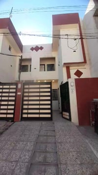 دار للبيع • حي الكرامة • طابق ونص