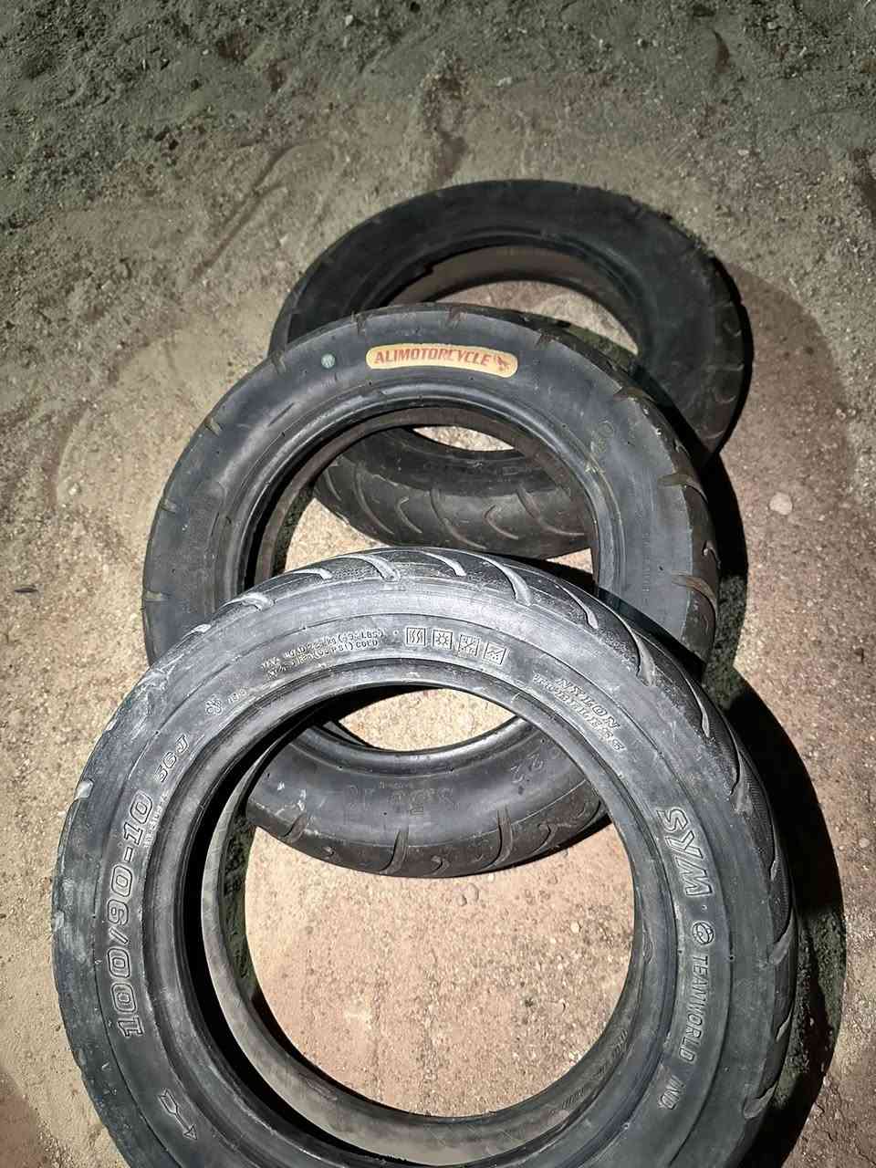 تايرات فراشه للبيع نضيفات يمشن امر وباله لبلاديات للبيع تلاثتهن ب25 لاتعاملني لان مايسون


**إذا كنت صاحب هذا الإعلان وتريد حذفه لأي سبب، رجاءا أرسل رسالة إلى الدعم الفني**