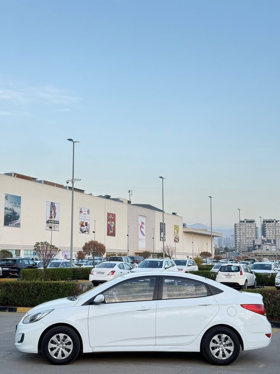 الـسـلام عـلـيـكـم ورحـمـة الـلـه وبـركـاتـه 

‏‎       ——— لـلـبـيع  ———

هيونداي اكسنت — Hyundai Accent

‏‎وراد خليجي.     —  بدون ايرباك   

‏‎الموديل           — 2017 

حجم المكينه   — V4/1400 

‏‎اللون               — ابيض    

المسافه المقطوعه — 97.000

‏‎حالة السياره.    —  صبغ الجاملغ +الباب  

‏‎المواصفات 

‏‎-تحكم ستيرن جهتين 
- تحديد سرعه 
- ABS 
-شاشه 
-إشاره بالمرايه 
‏‎-مانع انزلاق 
-كامره خلفيه
‏‎باقي المواصفات المعروفه 

‏‎رقم السياره    — السليمانيه    

السعر.           — 102$  بيها مجال 

‏‎موقع  السياره — السليمانيه   

‏‎للأستفسار.     — ***********—***********
