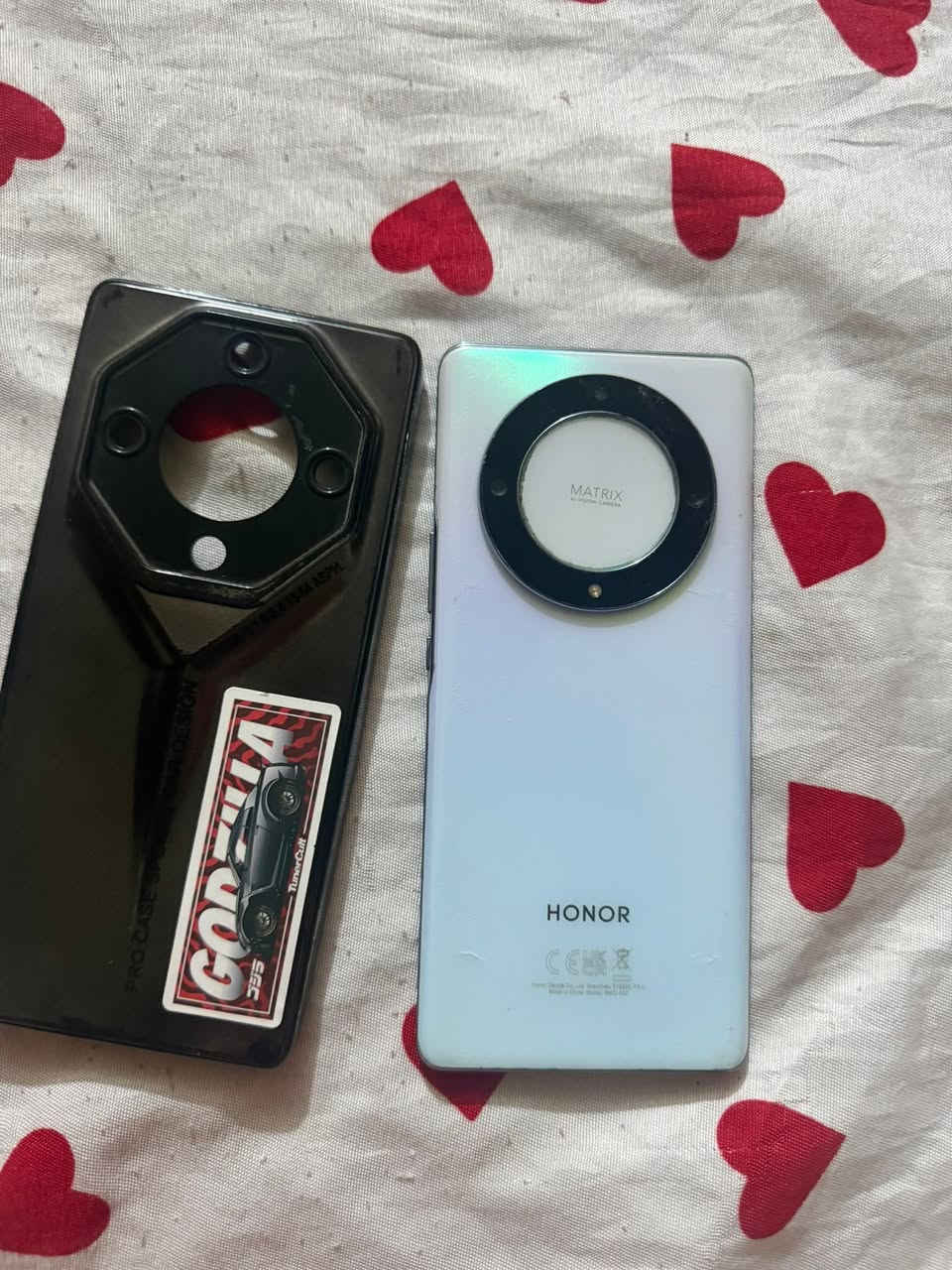 هونر x9a نضيف فقط بي فطر خفيف بالدائره هاي السودة مو مأثر ع الكاميرا والتصوير فول ذاكرة ٢٥٦  سعر ٢٢٠  
‭***********‬
