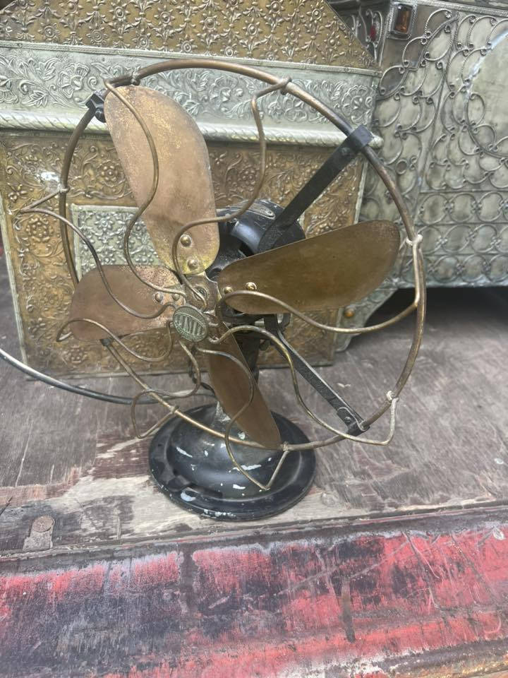 مراوح عدد 2    هيتاتشي ياباني   والثاني British Limit 
السعر ١٥٠ الف 
*********** واتساب
