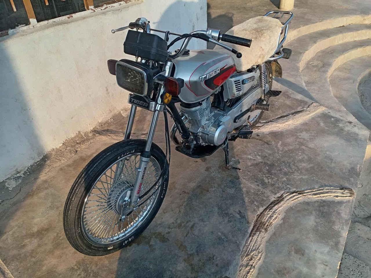 سلام عليكم ورحمة الله وبركات
ماطور ايراني تاكير 
جديد مامفتوح شرط كلو شغال كامل 
العنوان الموصل ايسر 
السعر ٤٧٥ الف
***********
