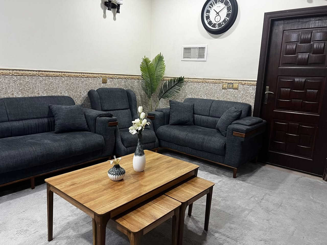 ئەو تاخمە ١٠ نەفەریە فرۆشتنی خێرایە هەر کەسێک ویستی یان نامە بنێرێت یان پەیوەندی بەوژمارەیە بکات***********
