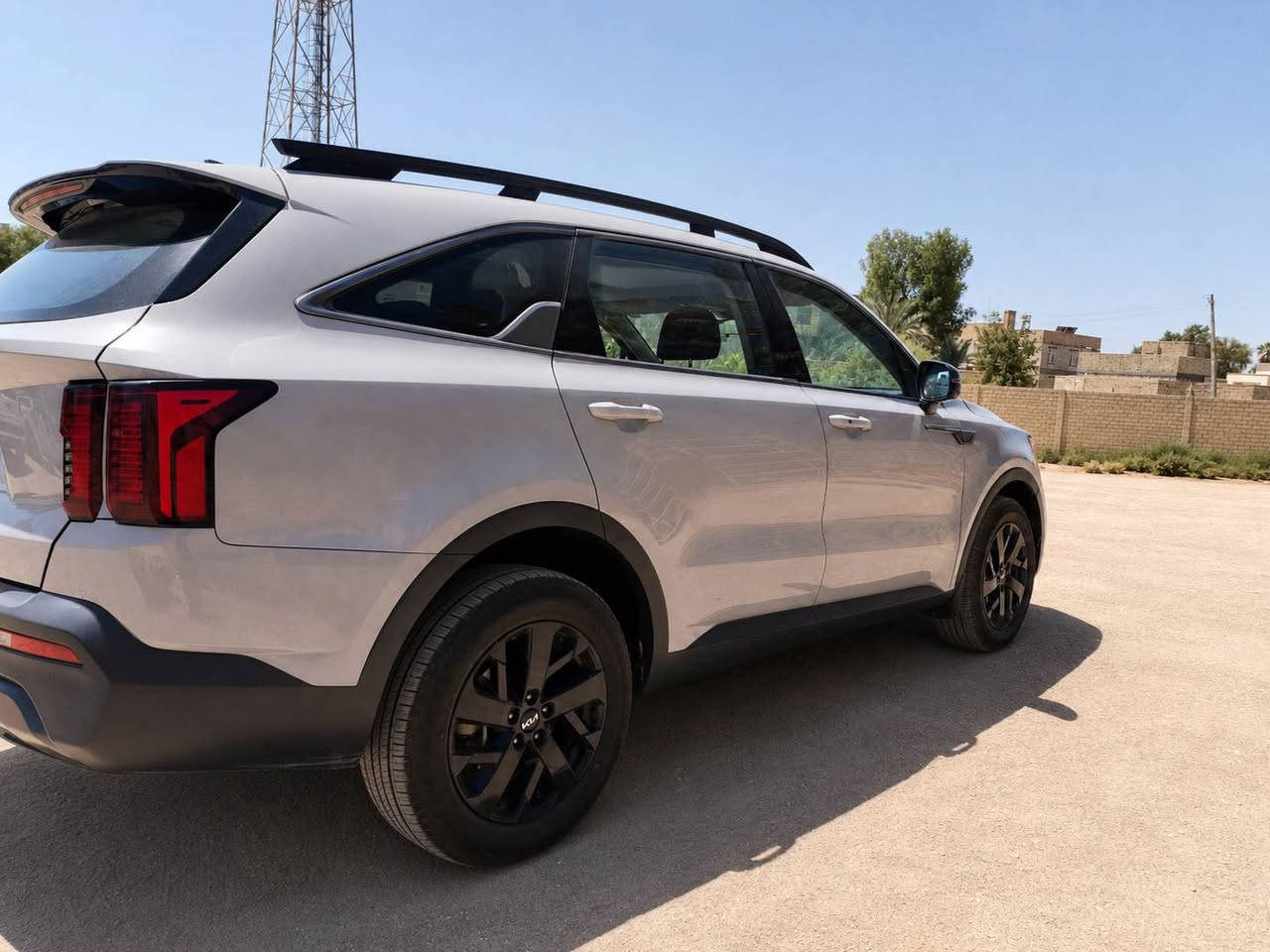 🚘✨ للبيع كيا سورينتو 2022 فئة  – AWD ✨🚘

السيارة وارد أمريكي، نظيفة ومرتبة وجاهزة للاستخدام، ما تحتاج أي صرف، وتايراتها جديدة  وضمان حداديه وصدر✅

🔹 المعلومات الأساسية:

▪️ الموديل: كيا سورينتو 2022
▪️ المحرك: 2.5 بنزين – 4 سلندر
▪️ الدفع: رباعي AWD
▪️ الممشى: 99 ألف كم
▪️ اللون: سمنت
▪️ المقاعد: جلد – 7 راكب
▪️ حادثها بچم
▪️ الرقم: قادسية خصوصي

⭐ المواصفات:

✅ سقف بانوراما
✅ 3 صفوف مقاعد
✅ مقاعد كهربائية ومدفأة
✅ شاشة وبصمة ومفتاح ذكي
✅ تشغيل عن بُعد
✅ كاميرا خلفية وحساسات
✅ رادار ومراقبة النقطة العمياء
✅ مثبت سرعة
✅ تحذير مغادرة المسار
✅ نظام صوت Bose
✅ تكييف أوتوماتيك
✅ مصابيح LED وكشافات ضباب
✅ مانع انزلاق وثبات إلكتروني
✅ فرامل توقف إلكترونية
✅ حساسات ضغط الإطارات
✅ أوضاع قيادة متعددة
✅ تحكم بالنزول من المنحدرات
✅ تحكم صوتي ونظام حماية من السرقة وحماية الاطفال

📍 الموقع: الديوانية
💰 السعر: [255] وقابل للتفاوض بالمعقول
📞 للاتصال: ***********

🙏 الرجاء اتصال الجاد فقط، والتفاوض يكون بعد المعاينة والفحص.
