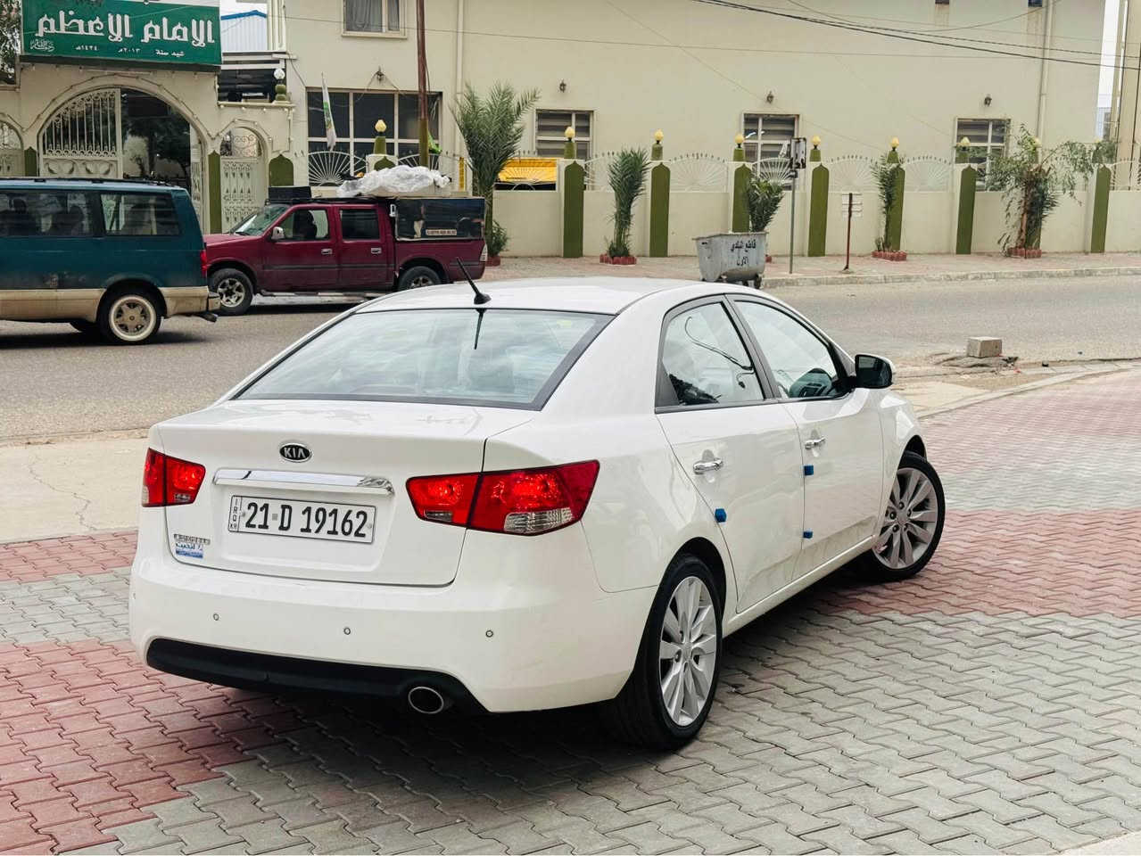 ڪیا سیراتو مودیل2013  خلیجی مکینە 1600 دوش  ژينگة سنوية هزة رقم كلها جديد مواصفاتها  فول ماعدا بصمة سلايت   گير ٦ نمر داخل احمر  حساس خلفي  اشار بل مری  صالنصا رياضي تحکمات حاکیه بلوتوث مراية شفط خمسه ویل کب 17  یدات نیکل   ای بی اس  تخم تایر جدید سيارة بدون صبغ بس مكانين تعديل بارد بي    بدون حالوب 
كير ،محرك  بدون عيب  مامفتوح شرط تبريد، تحويل شرط مكاني كركوك ايسكان سعرها 114  بي مجال بسيط  
اسيا   :   *********** كركوك, العراق
