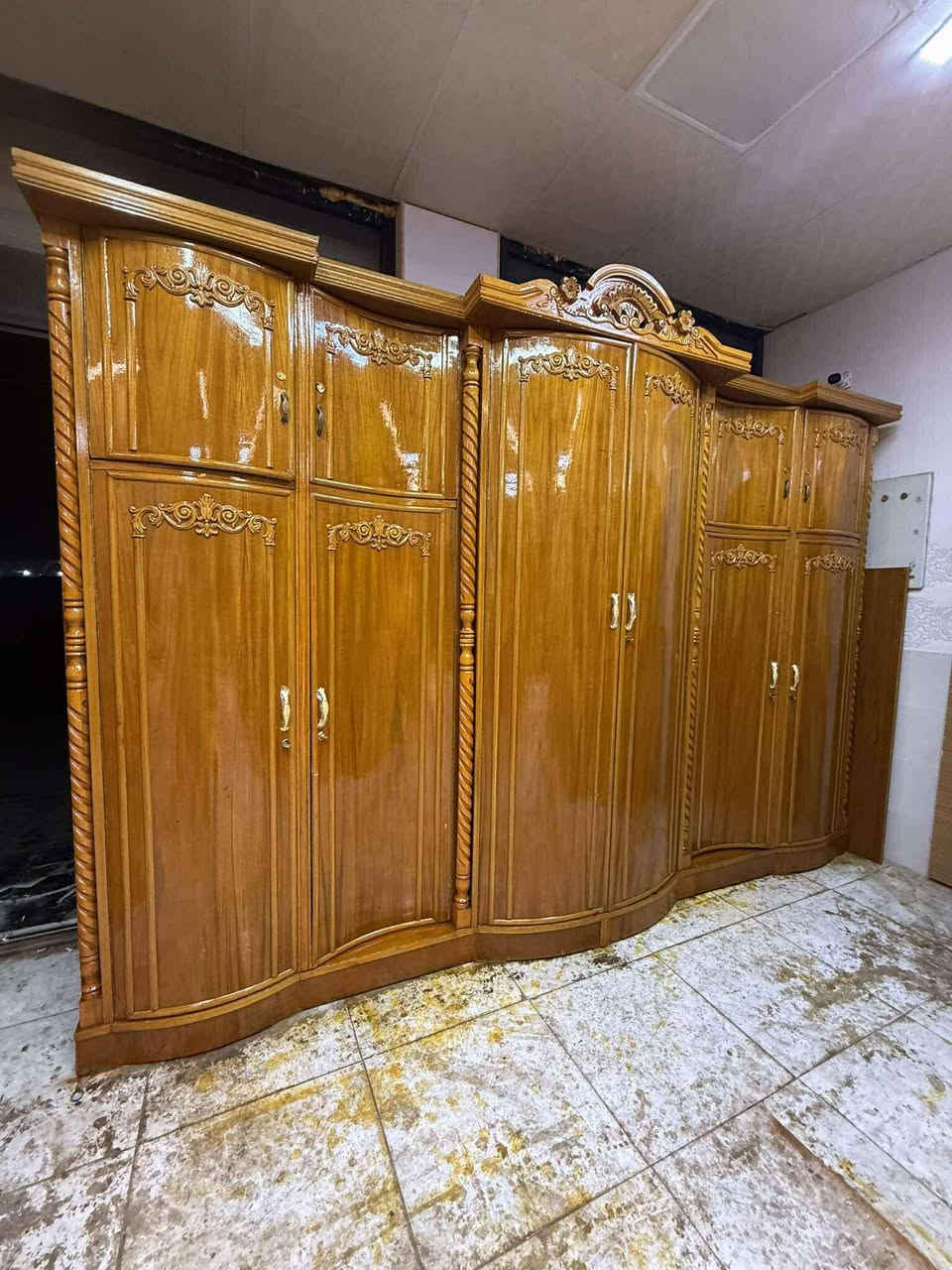 يأبه للعرسان جبتلكم غرفه الحجز خاص📢
غرفه صاج داخل خارج 
شد نقل داخل بغداد مجاني  محافظات بكروه 
نضافه ٩٠
٨ قطع 
شازون طابوري هديه
‏‪+964 777 483 6138‬‏
واتساب
