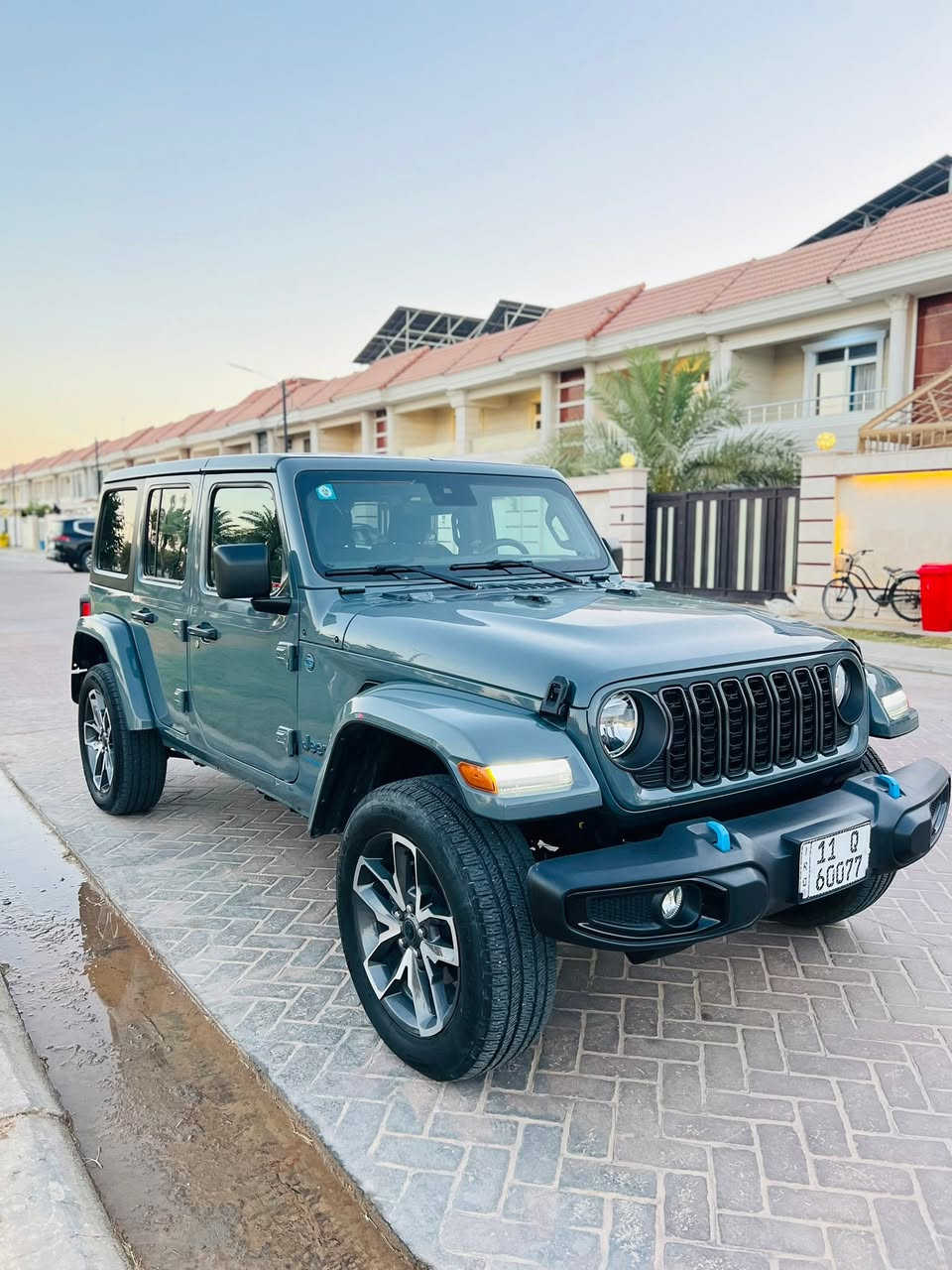 جيب رانكلر موديل 2024
(4xe  – Plug-in Hybrid)  (هايبرد + بنزين+ بلكن )

السياره ماشية 13 الف رقم بغداد باسمي لون مميز بيها تبديل 

بابين عكس السائق فقط الحادث واضح في الصور السياره على وضع الشركة السعر مناسب وقابل للتفاوض

 للتواصل: ***********

