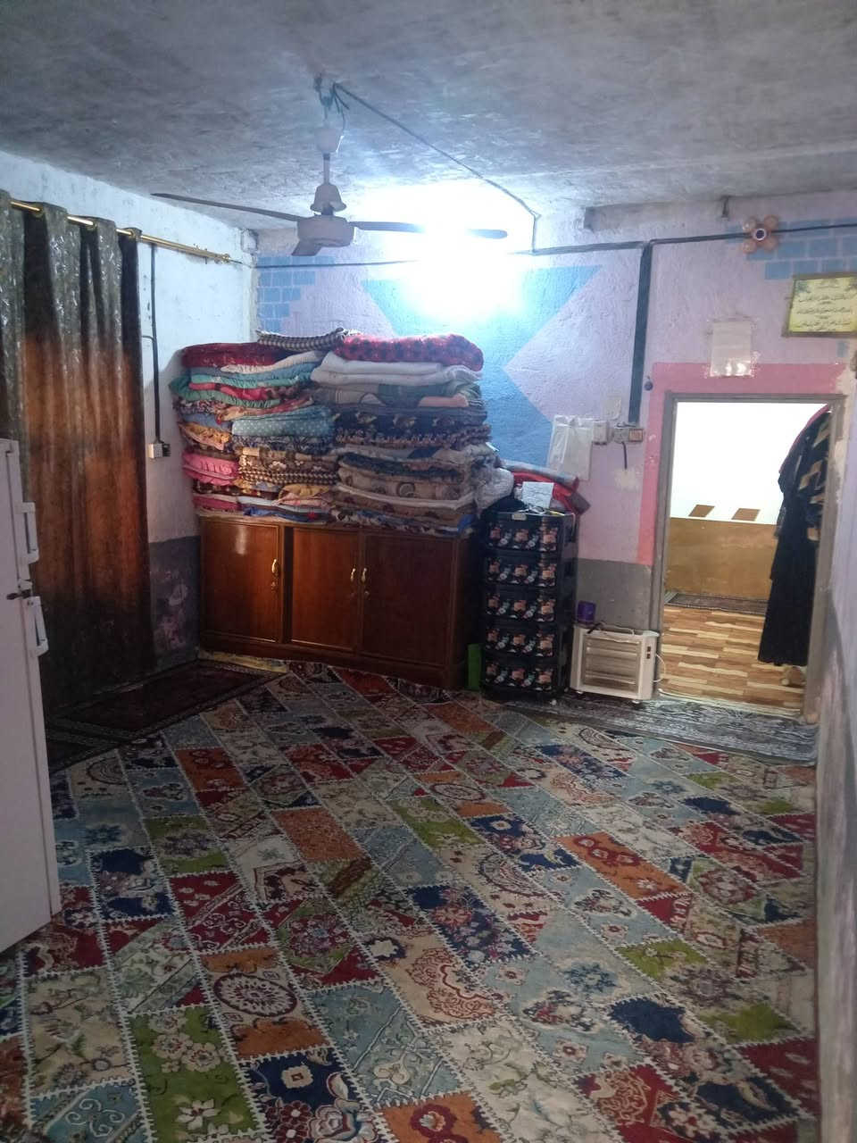 سلام عليكم بيت للبيع في المشخاب مساحه 100م تفاصيل البيت غرفتين وصاله ومطبخ وطارمه حمام داخلي وخارجي والبيت كله صقوف ثانويه المكان مشخاب وره روضه النسيم وتفاصيل الرقم ***********
