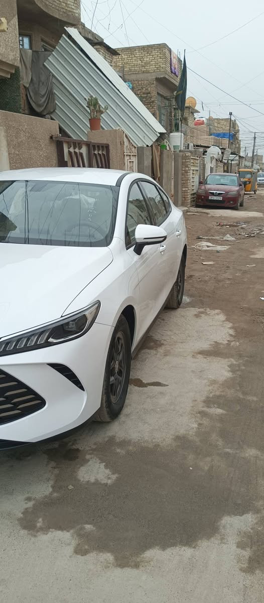 بي واي دي كن بلص موديل 2025 ماشية 3000 بسمي داخل ابيض السعر 18,500 رقم الهاتف ***********
