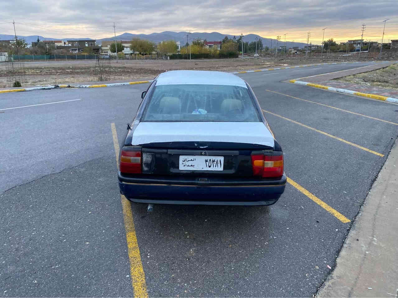 فیکترا مۆدیل١٩٩٢ سعر ١٩ وەرەقە 
 مەکینە ١٦ قایش پان
ئارم پلاستیک سلیمانی بە شەرت ئەولیات 
گیر ومەکینە بە شەرتە 
جوار تایە نوئ 
کارەبای گەرمی هەمو مەزبوتە
بی تەقە رەقەیە 
شوین نزیک شەقلاوە 
*********** شقلاوة, أربيل
