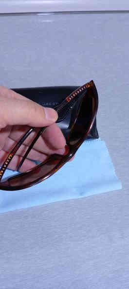 نظارة ماركة سيرينجيتي بيسانو ايطالي اصلي 
عدسة فوتوكروماتيك، 
فلتر uv400 و بوليرايز ، لحماية عين من أشعة فوق البنفسجية
انتاج تسعينات 
نضيفة جدا جدا
للاستفسار واتس اب : ***********
