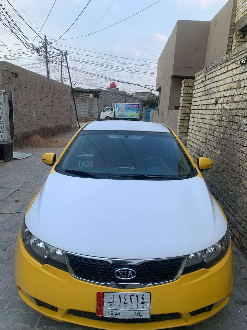 السلام عليكم فورتي موديل 2013 سيارة مكينة كايمة مصبوغة عام اثر شخوط حالين سيارة شغالة تبريد شغال صدرها نص عمر سيارة بسمي سنوية ساقطة بسنة 2025 مكاني حي اور تفاصيل سيارة اتصل *********** سعر 75 بيها مجال شي قليل
