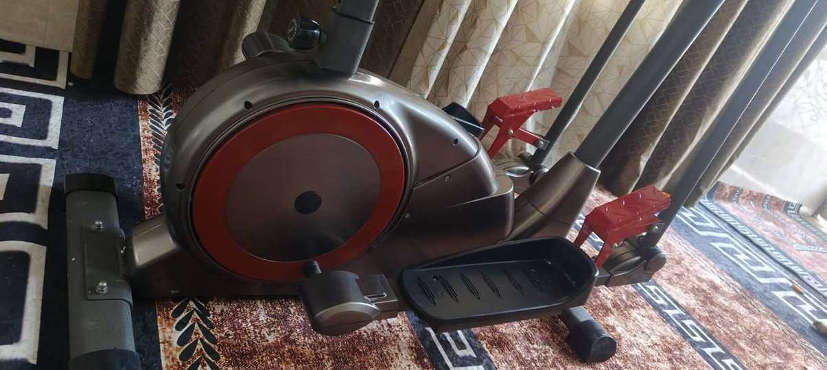 سلام عليكم جهاز رياضه بعده جديد كامل الشاشه مالته شغاله الكير ماله شغال كامل بي خفيف وثقيل سعر 85 مكاني الشعب رقم واتساب ***********
