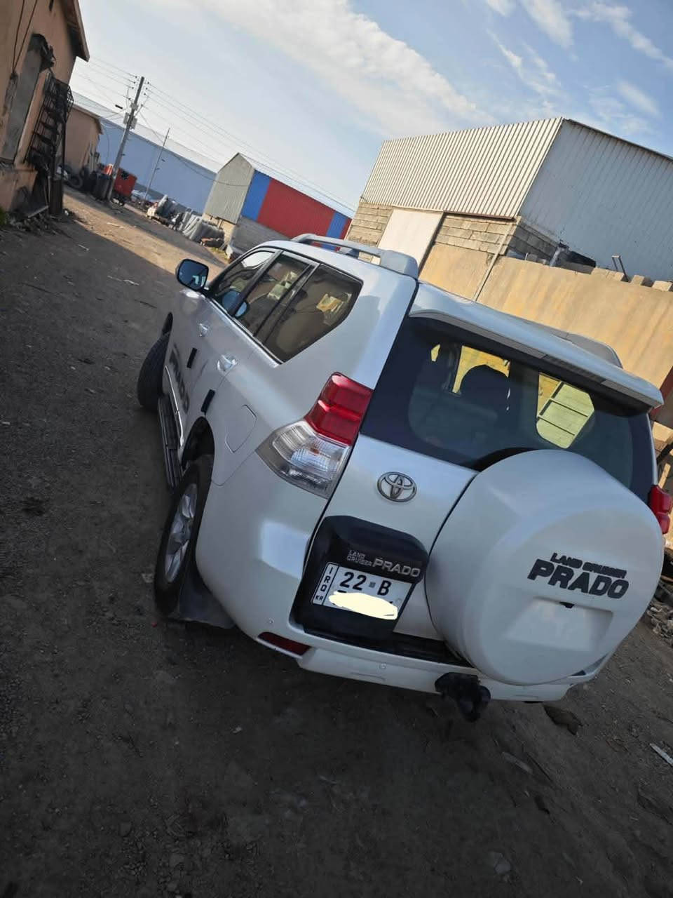 پرادۆ ٢٠١٢
لۆك لۆك هەموو شێتێكی لەسەر دەقی شەریكە ماوەتەوە 
بۆیاغی نیە كامل مواسەفات قەپات

بێ كەم و كورتی سیارەكە یەك دەستە و هەموو جارێك لە كاتی خۆی سێرڤسی بۆ كراوە .
گیر مەكینە كارەبایی هەمووی بە شەرت
پەیوەندی بكەن بە خاوەنەكەی بەم ژمارەیە

*********** 
*********** Lancaster, Lancashire
