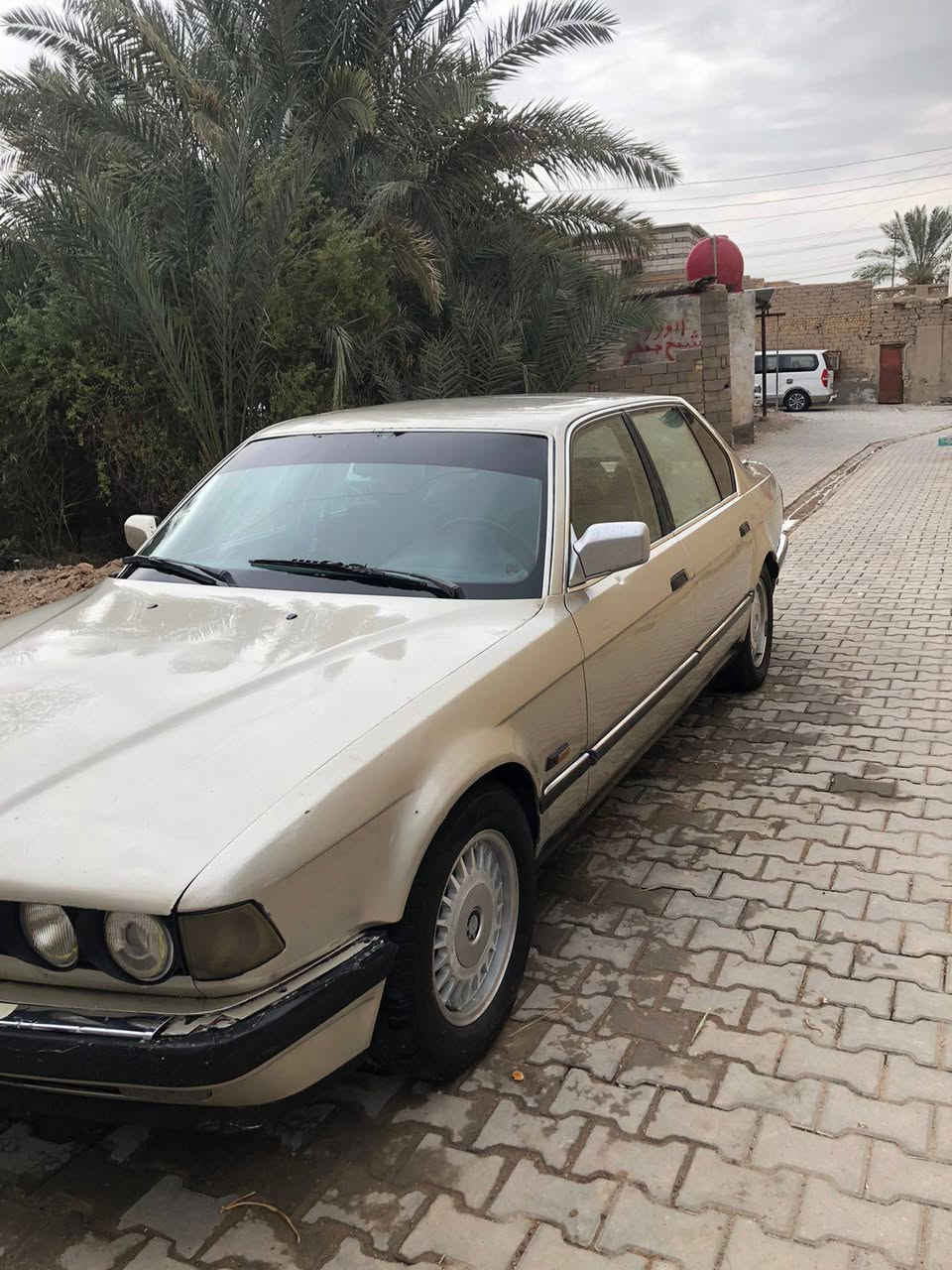 السلام عليكم 
سياره BMW
حجم 735
موديل 91
مكينه وگير خير من الله 
سياره حلوه ونضيفه 
كهربائتها كلها شغاله 
سياره جاهزه من كلشي 
العنوان بصره قضاء المدينه بني منصور 
علمًا ان سياره تحويل ثاني يوم
رقم الهاتف ***********
الاتصال وتساب ام شريحه
