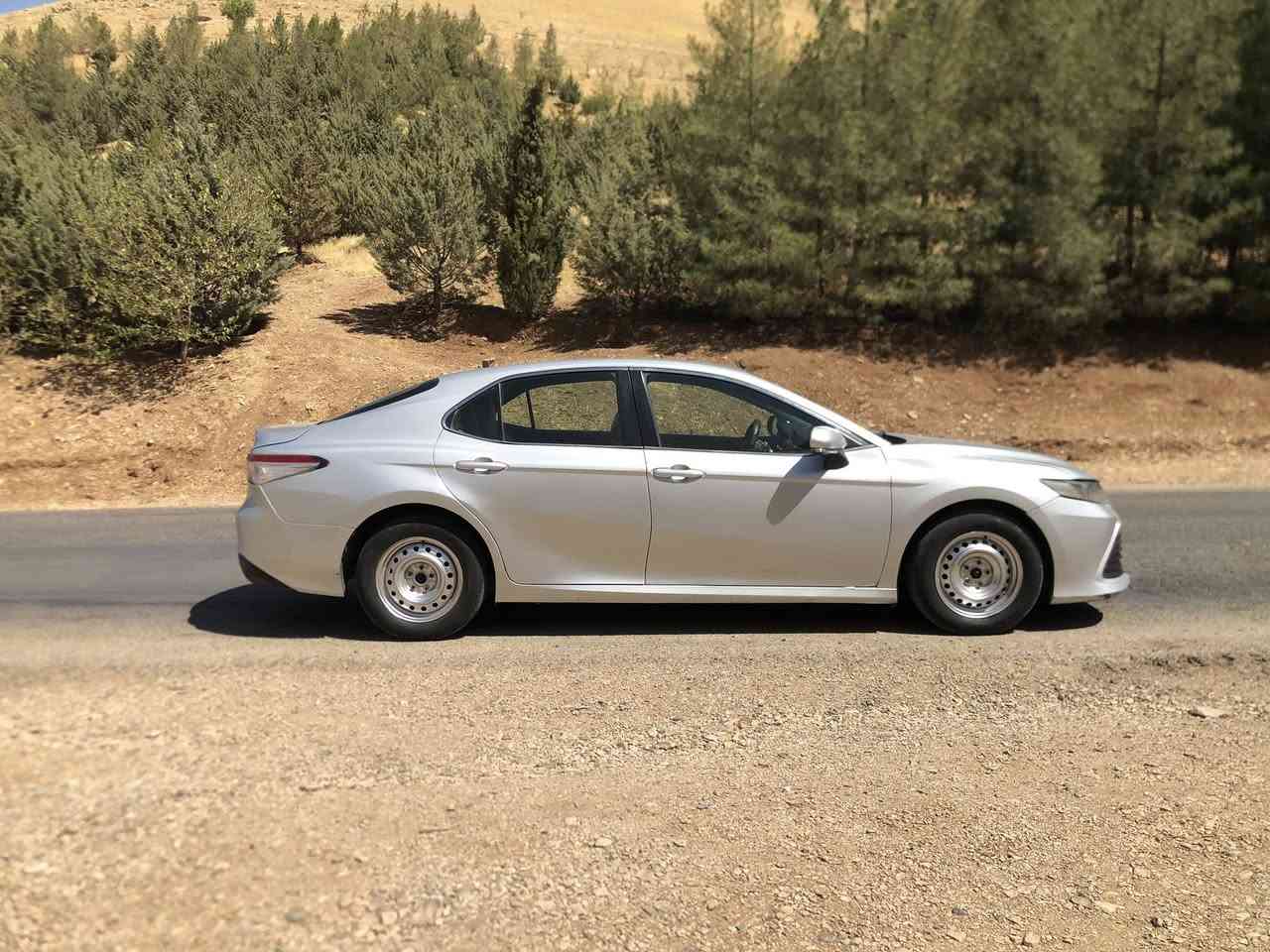 السلام عليكم
تيوتا كامري هايبرد || Toyota Camry Hybrid ✅

موديل 2019 آصل
معلاية 2022 
(( ترجع بالقرار الجديد للأصل )) 

ماشية 140 :km 

صبغ عام اثر ستيكرات التكسي 

مواصفاتها (( Le ))معروفة 

الضرر ⚠️
١- جاملغ خلفي عكس جهة السايق ضربه خفيفه بدون دواخل
٢- جاملغ امامي جهة السايق بدون دواخل 

النواقص⚠️
١- بطارية هايبرد 
٢- لايت جهة يسار 

السيارة مرتبه و خير من الله عمليه قويه متوكفك بشارع كير مكينه خير من الله جدول تبديل دهن كل ٥/٤ الف البدله مكينه ١٠٠٪؜ بيها ملاحضات كلش خفيفه و بيكم خير وتدللون و الله شاهد متوازي على بيعتها 

السعر : ١٢٧ و بيها مجال جداً بسيط 

مستعجل على البيع بسبب ضرف 
الله يسهل أمر الجميع الي تعجبه يتصل وبخدمتك ما تعجبك خلي تعليق يعكس اخلاقك❤️

*********** اتصال / واتساب 

غير متواجد على الفيس ⚠️
