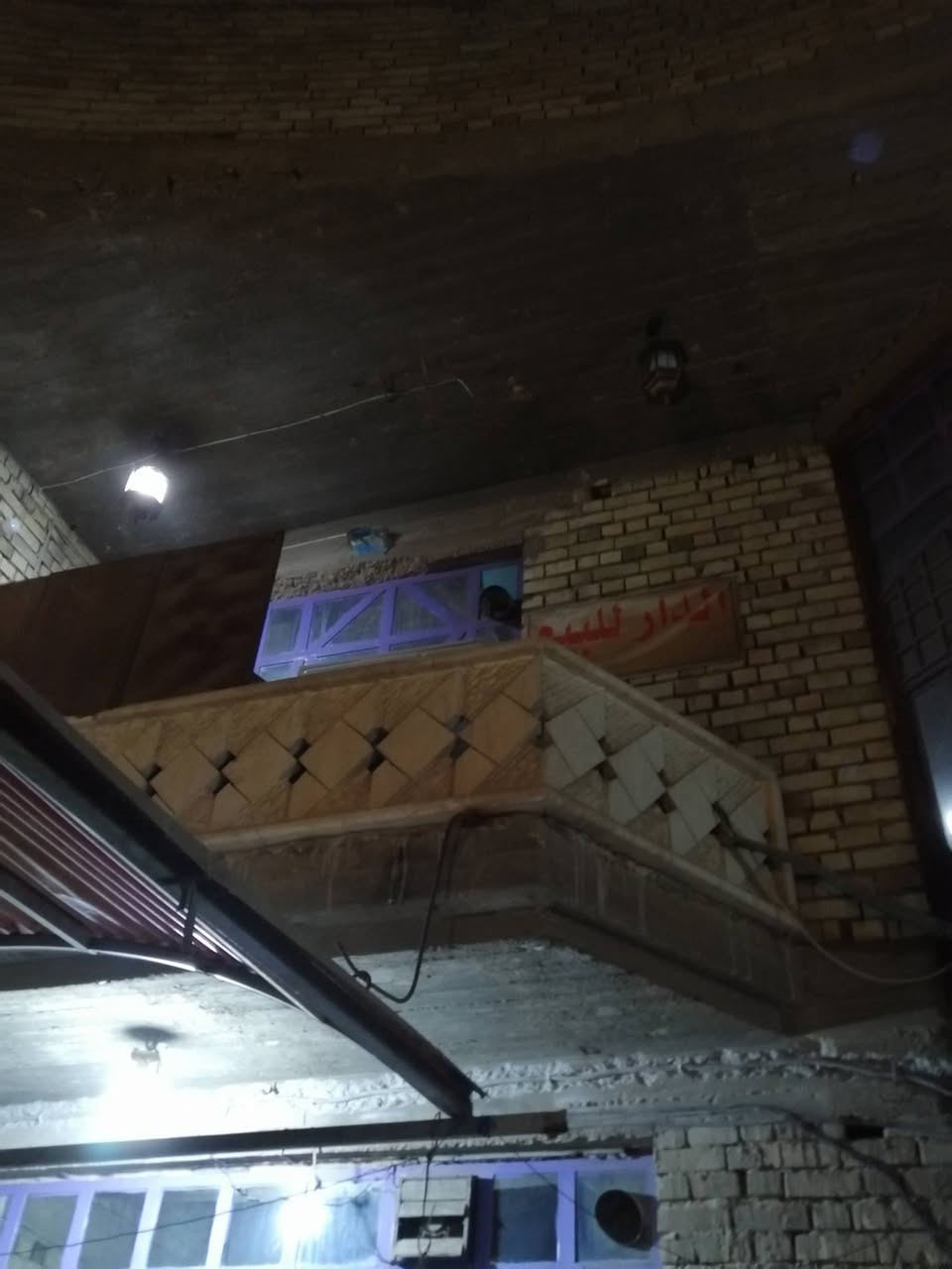 اسلام عليكم ورحمة الله وبركاته عندي بيت للبيع في بغداد الشهداء الثالثه البيت حديث كله جاهز لسكن طابو صرف بسمي  بيه اجازة بناء غير مطلوب جاهز لسكن مبايل *********** بسمي المساحه ٢٠٠ متر النزال ٢٠ /الواجه /١٠
