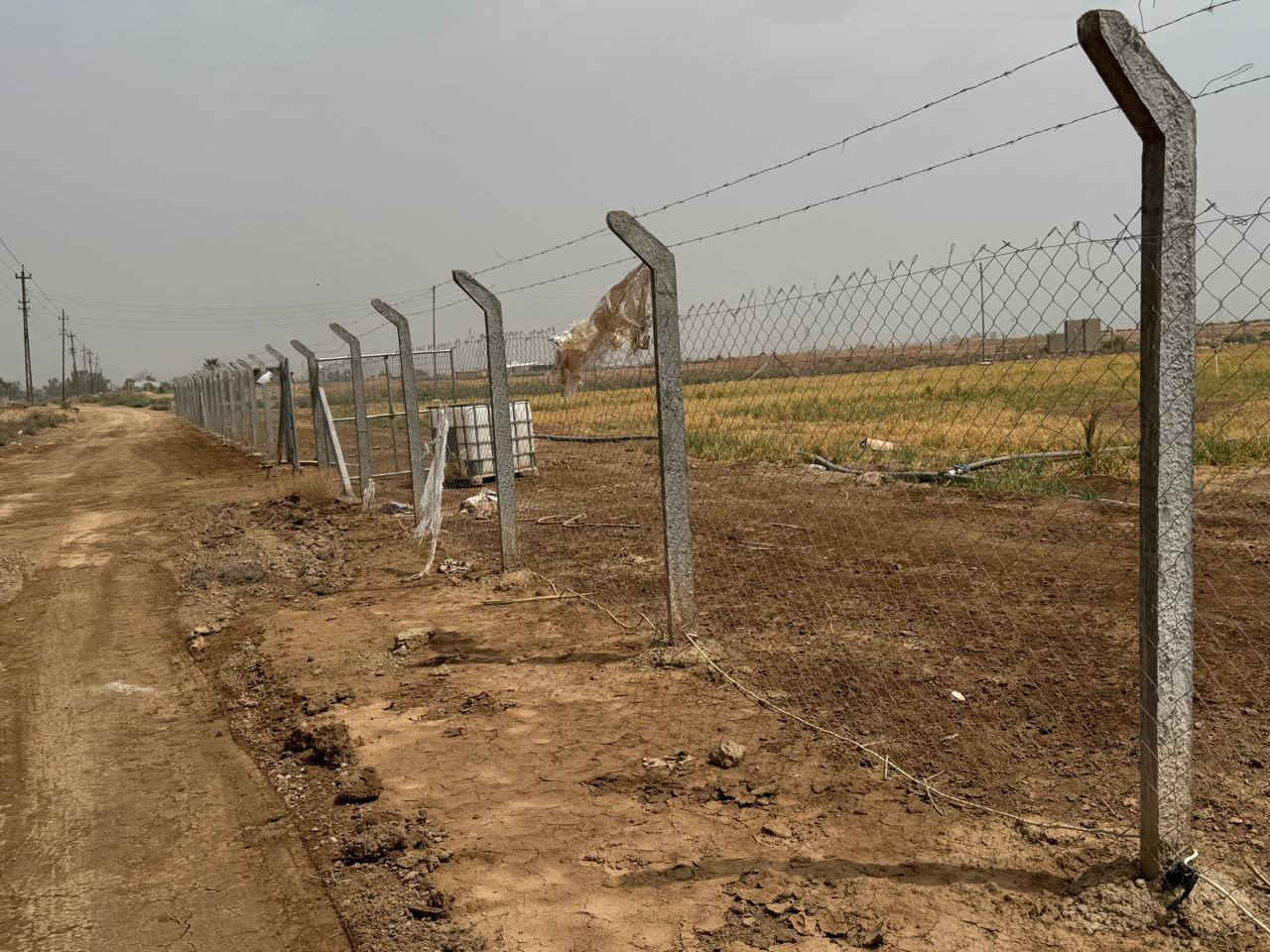 السلام عليكم ..
خمسة دوانم سند ٢٥ مسيجة سياج بي ار سي واجهة ٦٣ ونزال ١٩٩ بيها منظومة رش للسقي خزان ماء مبني بلوك بي غطاس وغطاس بالبزل ايضا البزل بوجه الاض تقريبا ٢٠ متر والكهرباء ايضا بوجه الارض تبعد خمسة متر وكهرباء بجانب الارض ايضا عنوانها قرب سيطرة اللج شارع الشيخ حاچم مقابل معمل الفطر تقريبا السعر المطلوب ٢٠٠ يعني سعر الدونم الواحد ٤٠ للاستفسار الاتصار او المراسلة ***********
