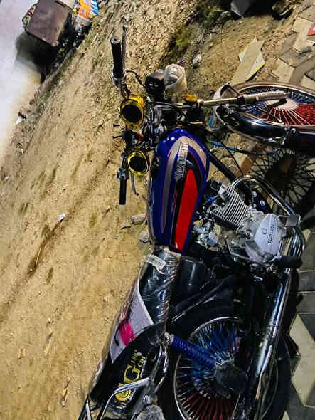 (السلام عليكم)
»دراجه تاكير اربعه كير موديل 22 محرك بلادي لا تنقيص ولا تبخير تجي جيب الف فيتر وياك 
اذا مممدوه عليهه سبانه اخذهه بلاش المحرك مو 125 تره هاي محركهه غطاس يجي 150cc
السعر 600وبيهه مجال 
مكان ديالى القصيرين يم صيطره مال غالبيه 
*********** تره متواجد بس فيس وهاذ الرقم بس وتساب📍
