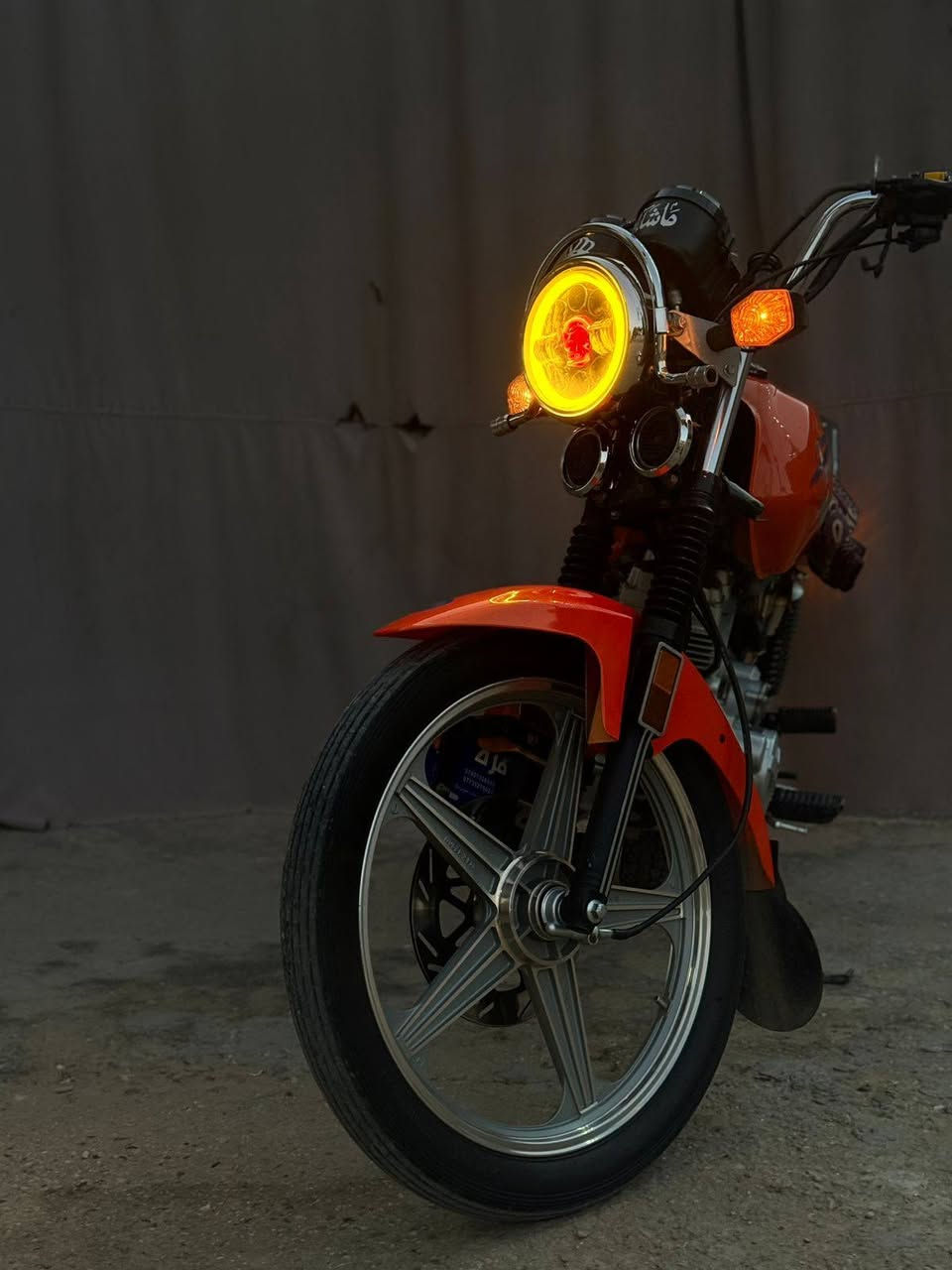 سلام عليكم عندي درجات دايون 3برتقالي 24و23و20لبيع اشراف بسمي  كلمن وسعره  وهاذه رقمي ***********غا
