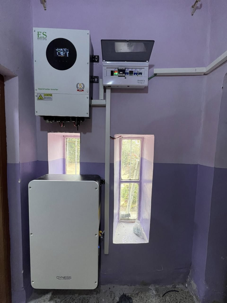 تحفة فنية 😍
وداعا لانقطاع الكهرباء 

منظومة ١٠امبير نهاري ١٠امبير ليلي. تجهز منزل الاخ عادل الكلوندي في حي امام احمد 
 مكونات المنظومة 
١-الواح لونجي ٧٠٠واط. عدد ٥ كفالة ١٥سنة
٢-انفيرتر ٦،٦ كيلو واط. هايبرد ماركة ES الشهيرة ip66   فول كاتم للصوت ومقاوم للاتربة والحرارة بكفالة ٥سنوات استبدال 
٣-بطارية داينس ارقى بطارية بالعالم   حجم ١٠كيلواط  ip65  كفالة ٥سنوات 
للاستفسار والمعلومات يرجى الاتصال بالرقم 
*********** 
او مراجعة مكتب ابل فون 
الشارع العام مقابيل المحكمة الجديدة
