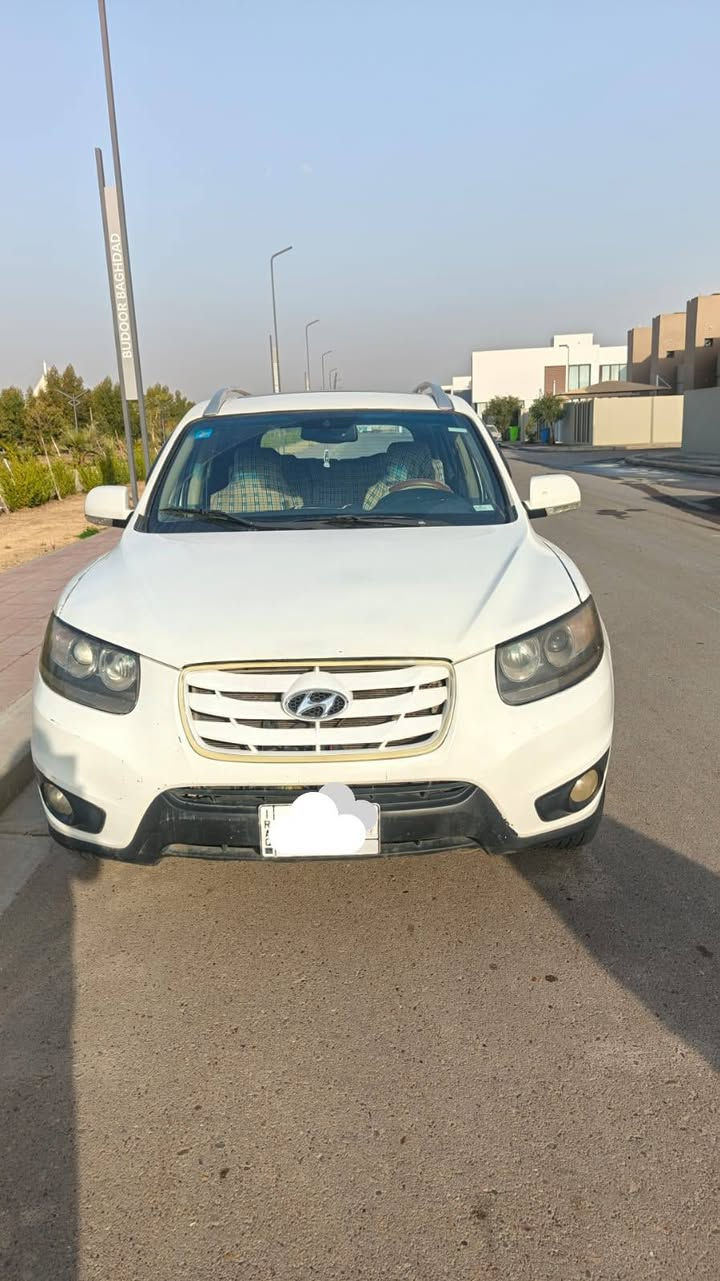 السلام عليكم 
هيونداي سنتافيا 2011 خليجي للبيع 
المواصفات:-
محرك 6 سلندر 3500
فتحة
بصمة
شاشة اندرويد 
كشن كهرباء 
فتحة سقف 
كشنات مخمل 
فور ويل 
السيارة بسمي ثاني يوم التحويل والسنوية 2027
الضرر مصبوغة حزام للجمالية 
السعر:- 115 ورقة قابلة للتفاوض 
غير متواجد على الفيس للتواصل الرقم ***********
