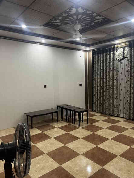 🏘🏘بيت للبيع ديالى خانقين / داره كوناره على شارع العام قرب معرض الشيخ طابو صرف مساحة 120 متر طابقين موقع تجاري
طابق الاول 
استقبال وصالة داخلية ومطبخ حار وبارد ومجمع صحيات داخلي وخارجي 
طابق الثاني 
2 غرفة نوم واحد منهم سويت وصالة 
وبيتونه ومخزن 

السعر / 120 مليون بي مجال 

للأستفسار اكثر اتصال بالارقام فقط 
***********
***********
مكتب فريا موفق للعقار
