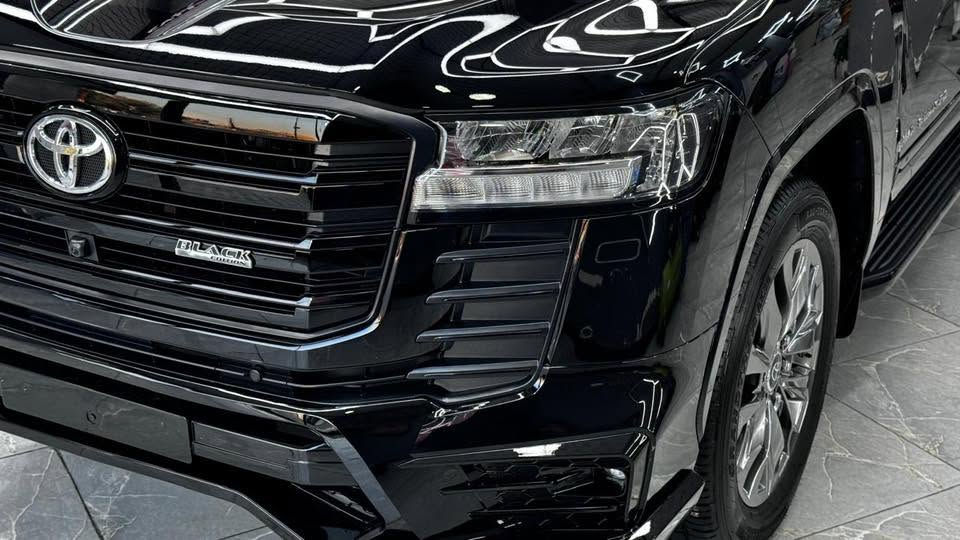لاندكروز 2024 black edition وكالة Sas ام الضمان السيارة مكفولة حتى من الشخط ومغلفة ppf ماشية ٢٣ km الف مكان السيارة بغداد للتواصل 
***********
