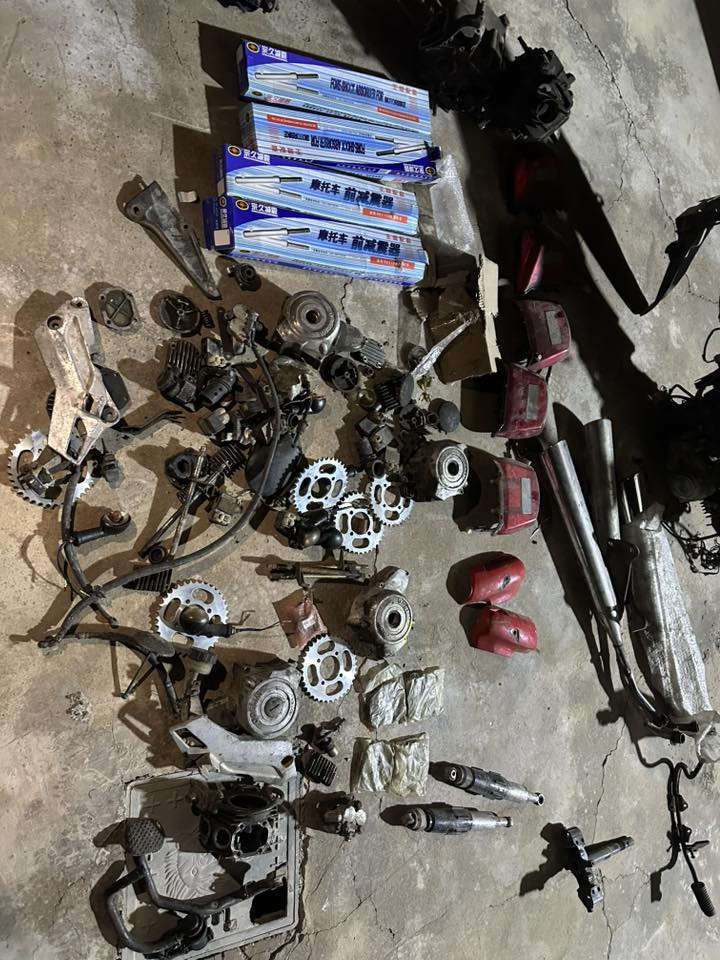 اخوان سلام عليكم غراض سرفيس للبيع للتواصل اتصل على الرقم ***********
