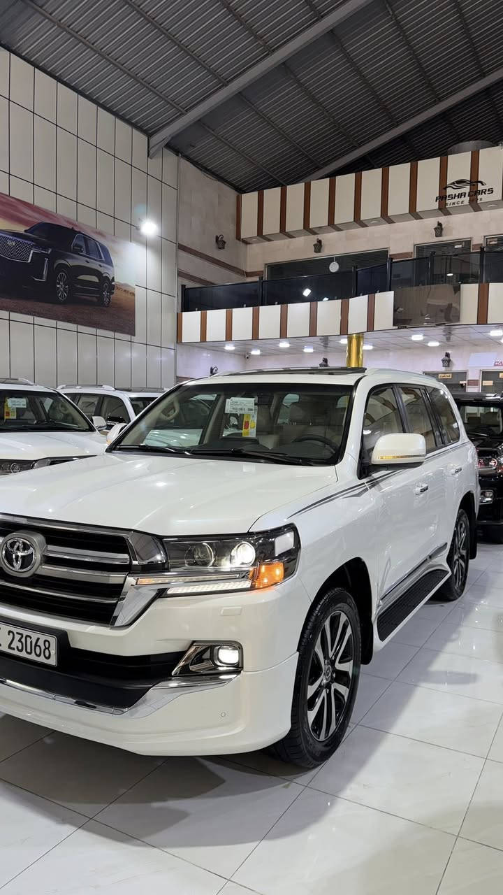 تويوتا لندكروز ٢٠١٩ بريم باب اول
سياره جديد مكفوله كفاله عامه 
فول مواضفات ٣ شاشا   8 سلندر gxr
ماشيه ١٣٠ كيلومتر حقيقى 
تحويل و غرامه بشرط 
سياره رقم اربيل  مكان سياره اربيل
سعر ٥٤٠ بيها مجال 
رقم صاحب سياره ***********
